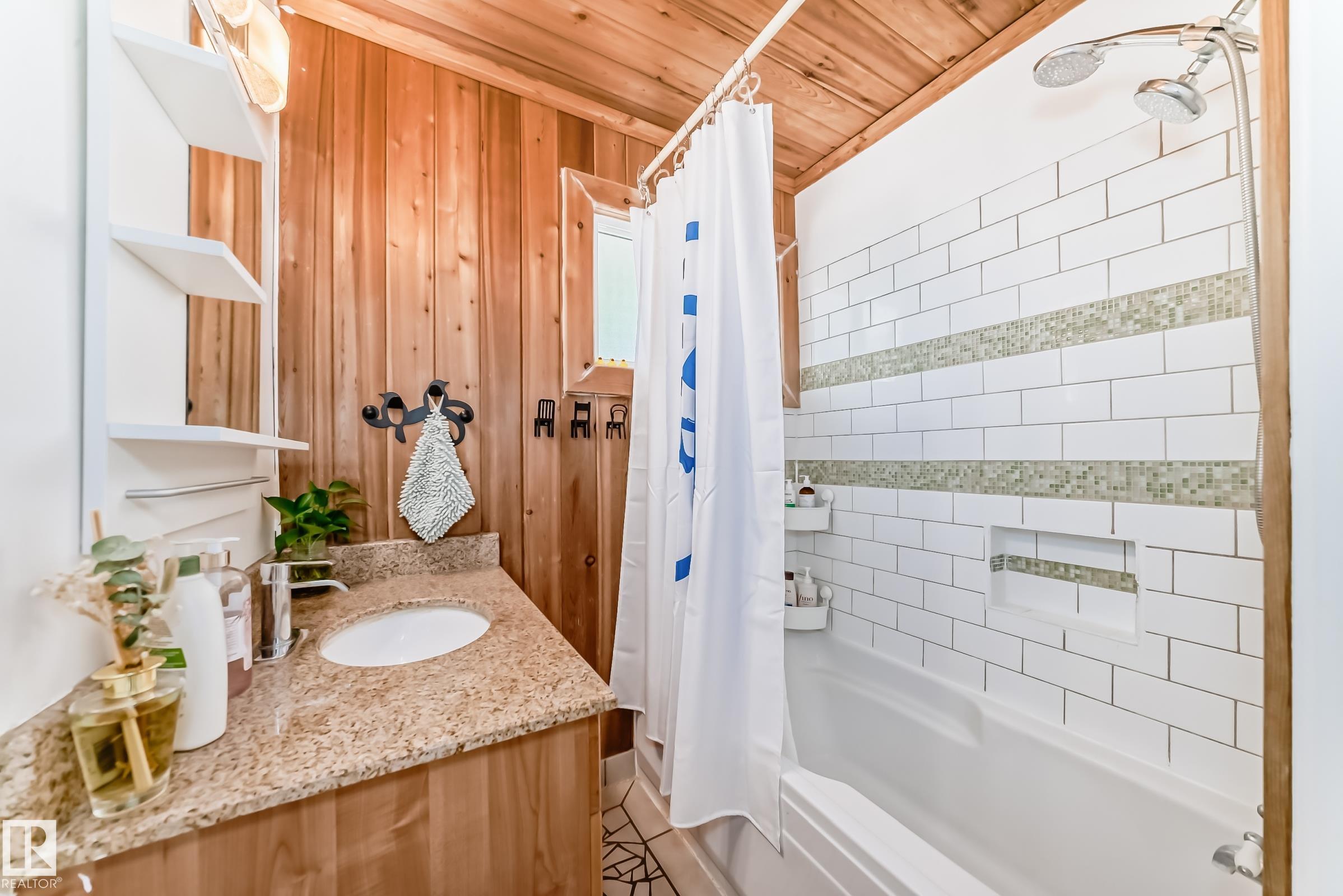 Photo 24 at 10419 52 Avenue NW, Pleasantview, Edmonton