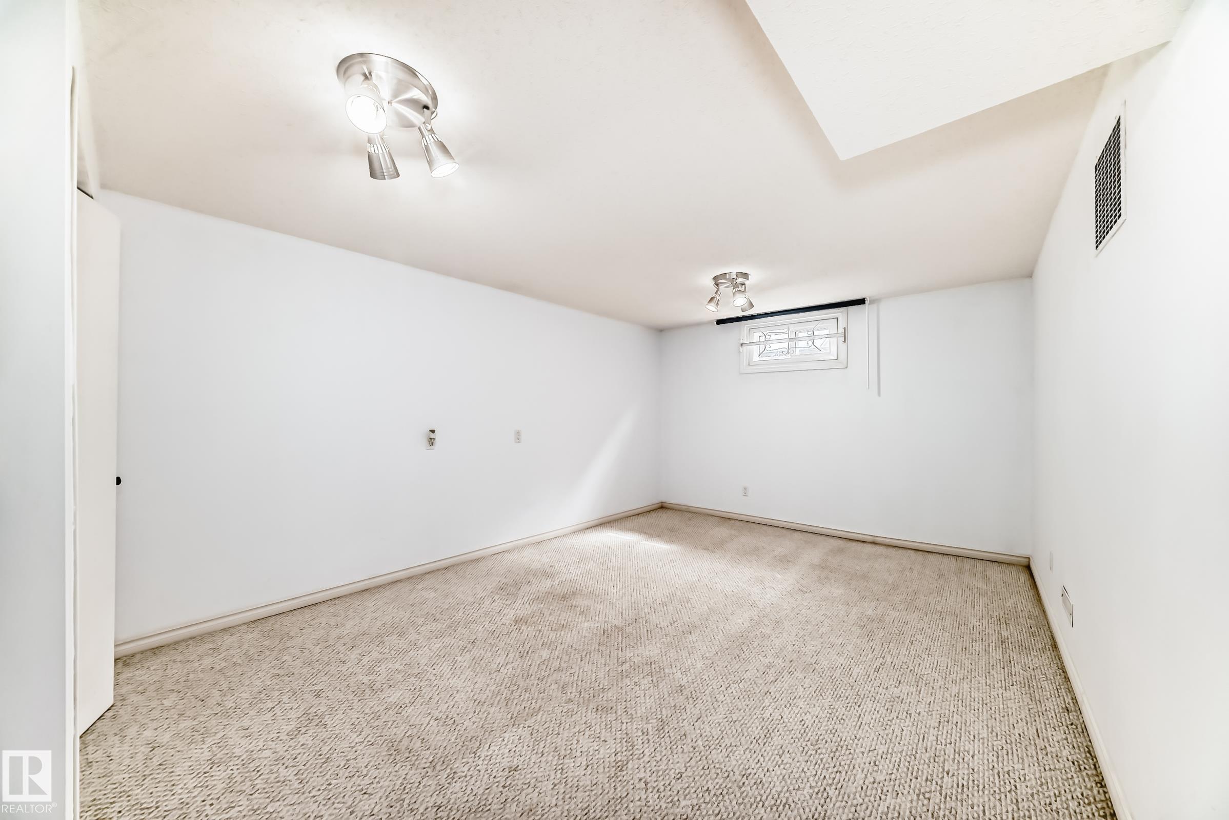 Photo 29 at 10419 52 Avenue NW, Pleasantview, Edmonton