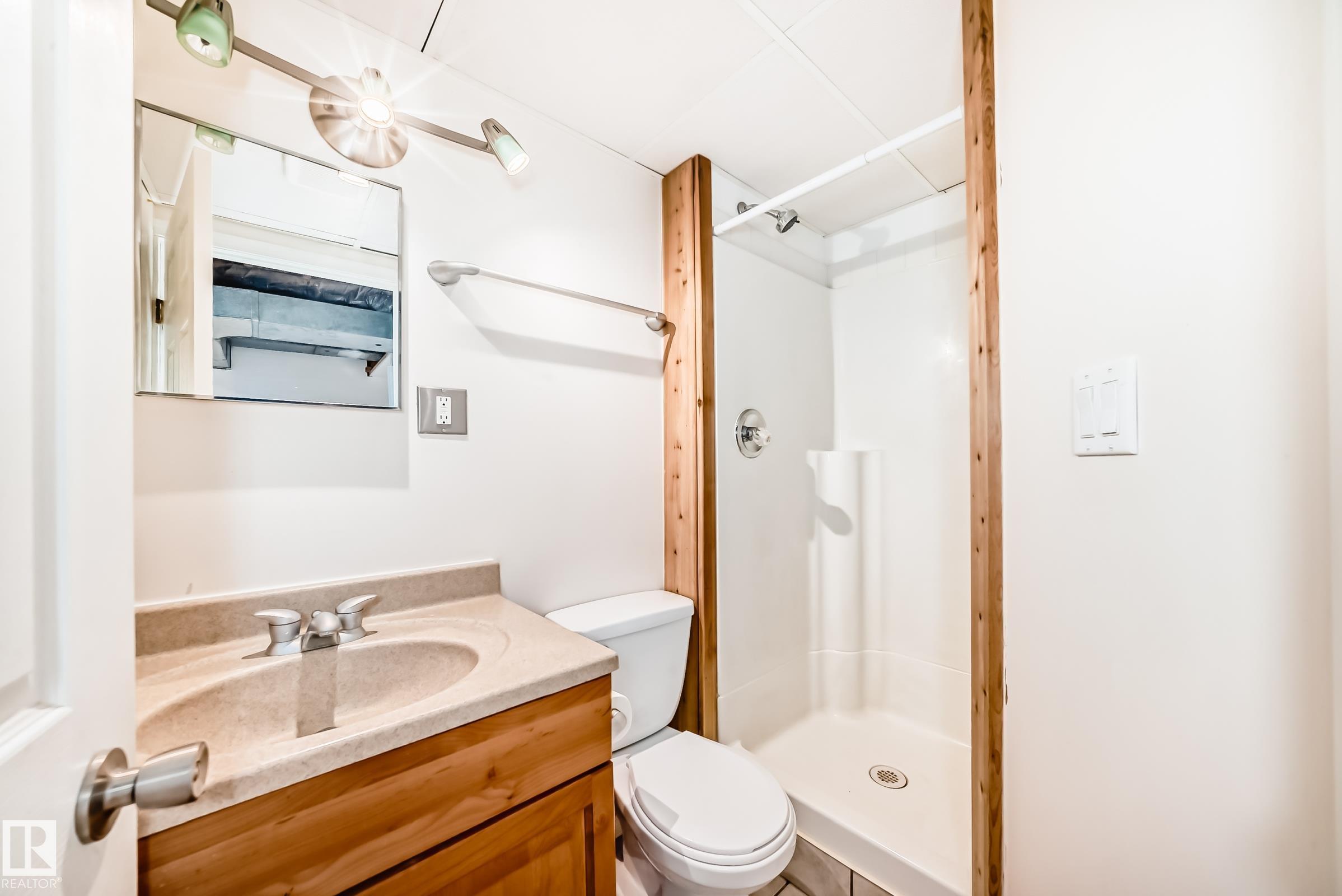 Photo 31 at 10419 52 Avenue NW, Pleasantview, Edmonton