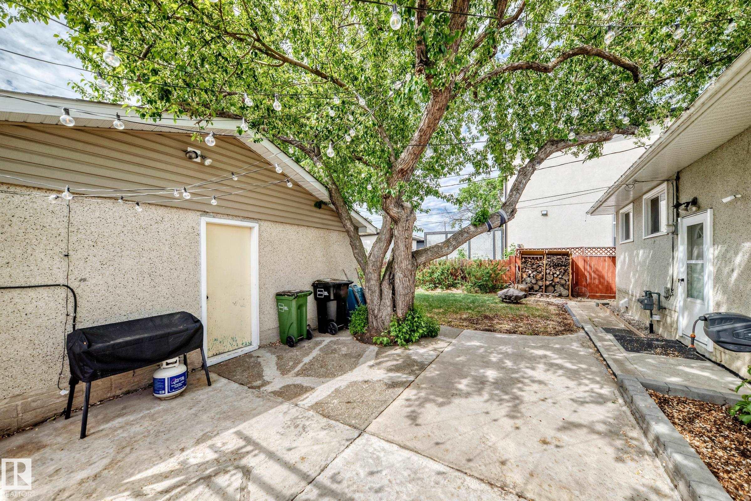 Photo 36 at 10419 52 Avenue NW, Pleasantview, Edmonton