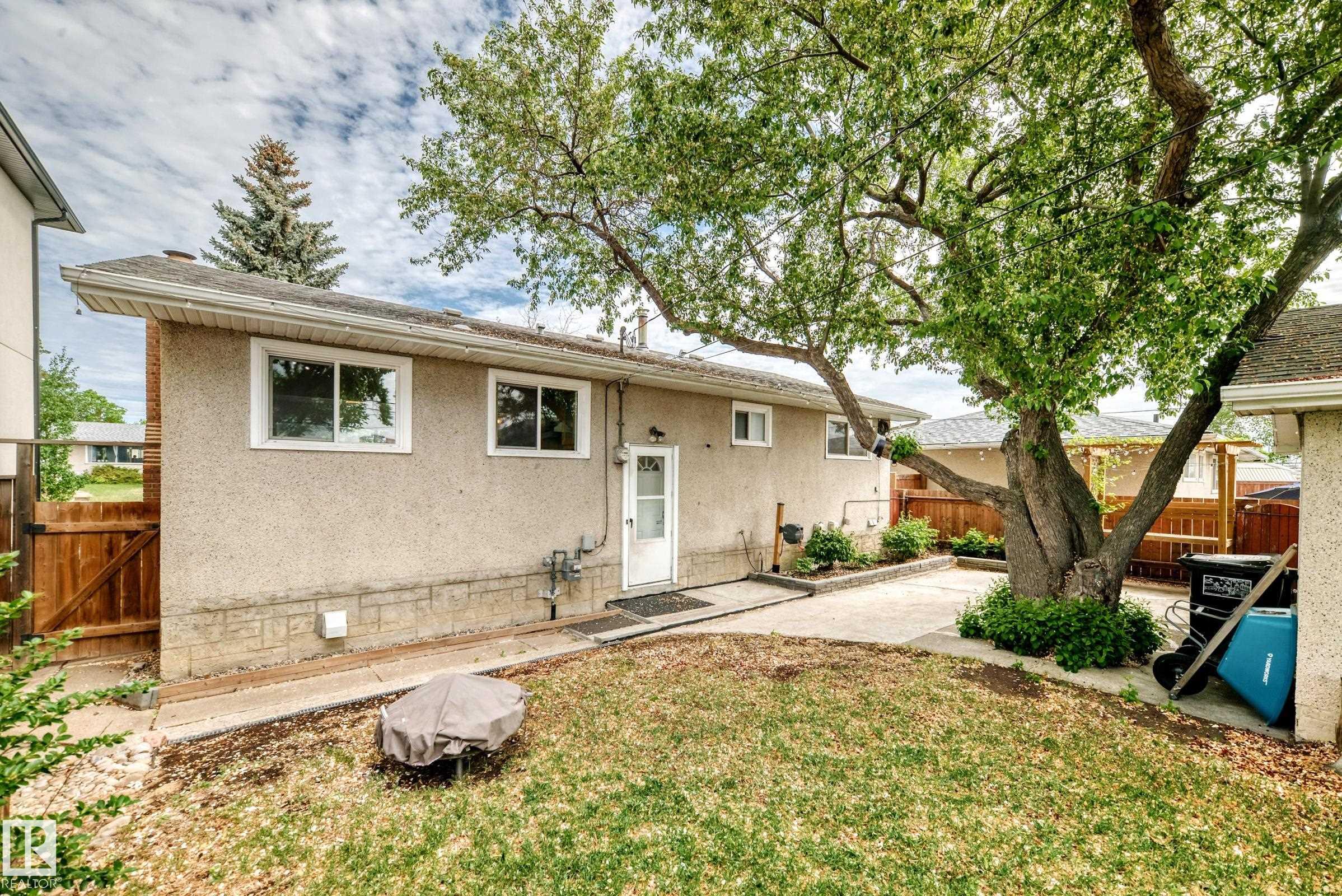 Photo 40 at 10419 52 Avenue NW, Pleasantview, Edmonton