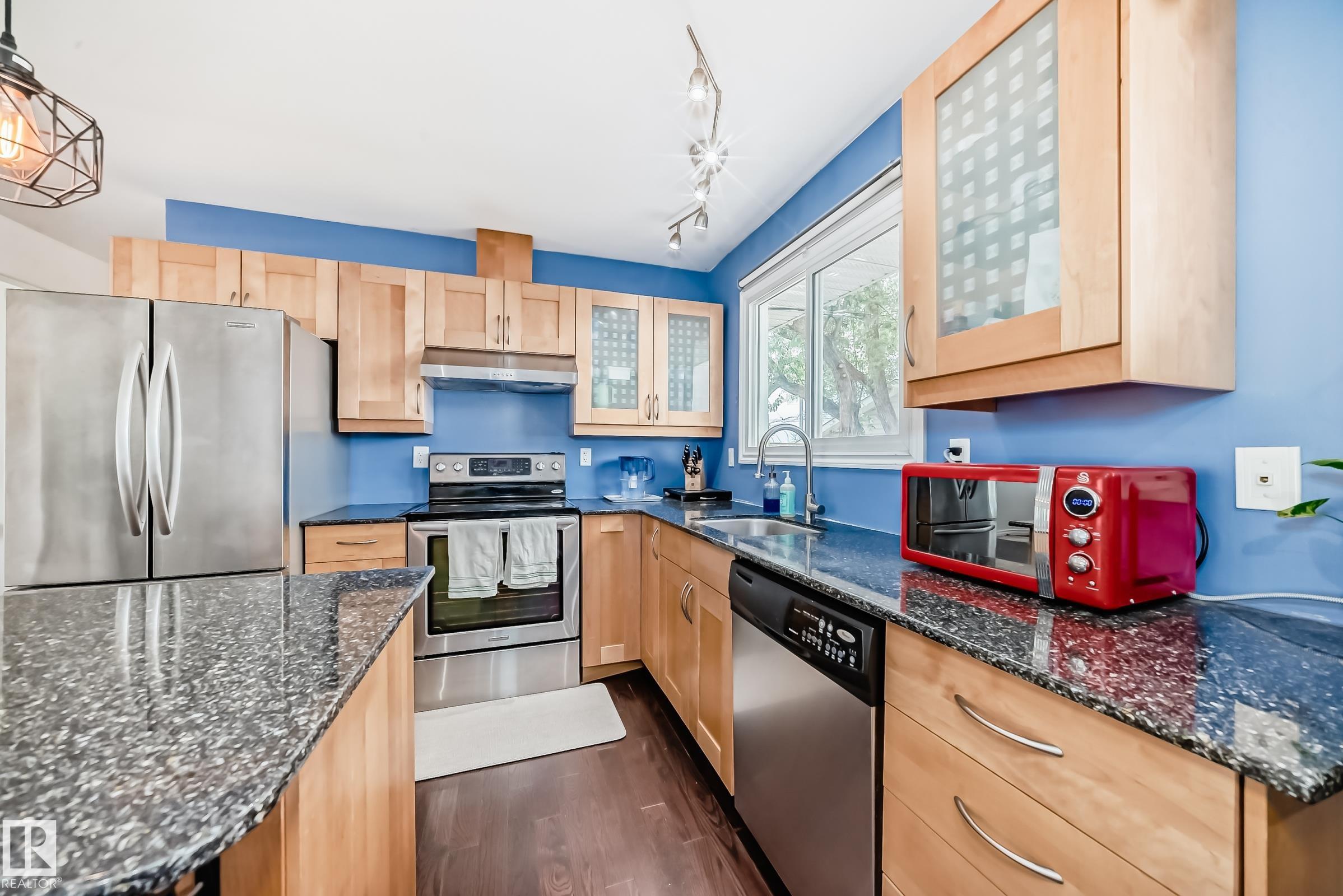 Photo 9 at 10419 52 Avenue NW, Pleasantview, Edmonton