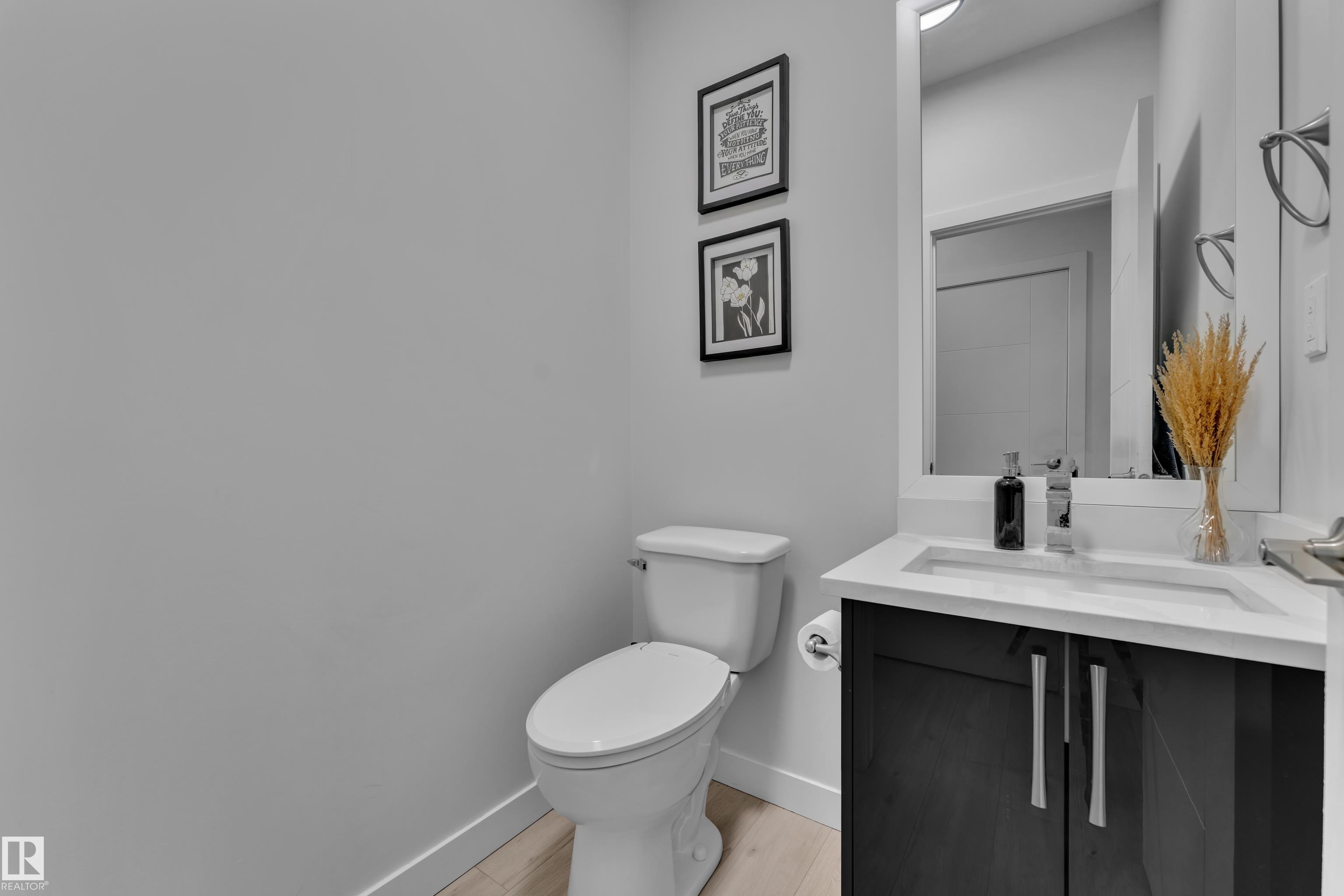 Photo 12 at 1118 Goldfinch Crescent NW, Kinglet Gardens, Edmonton