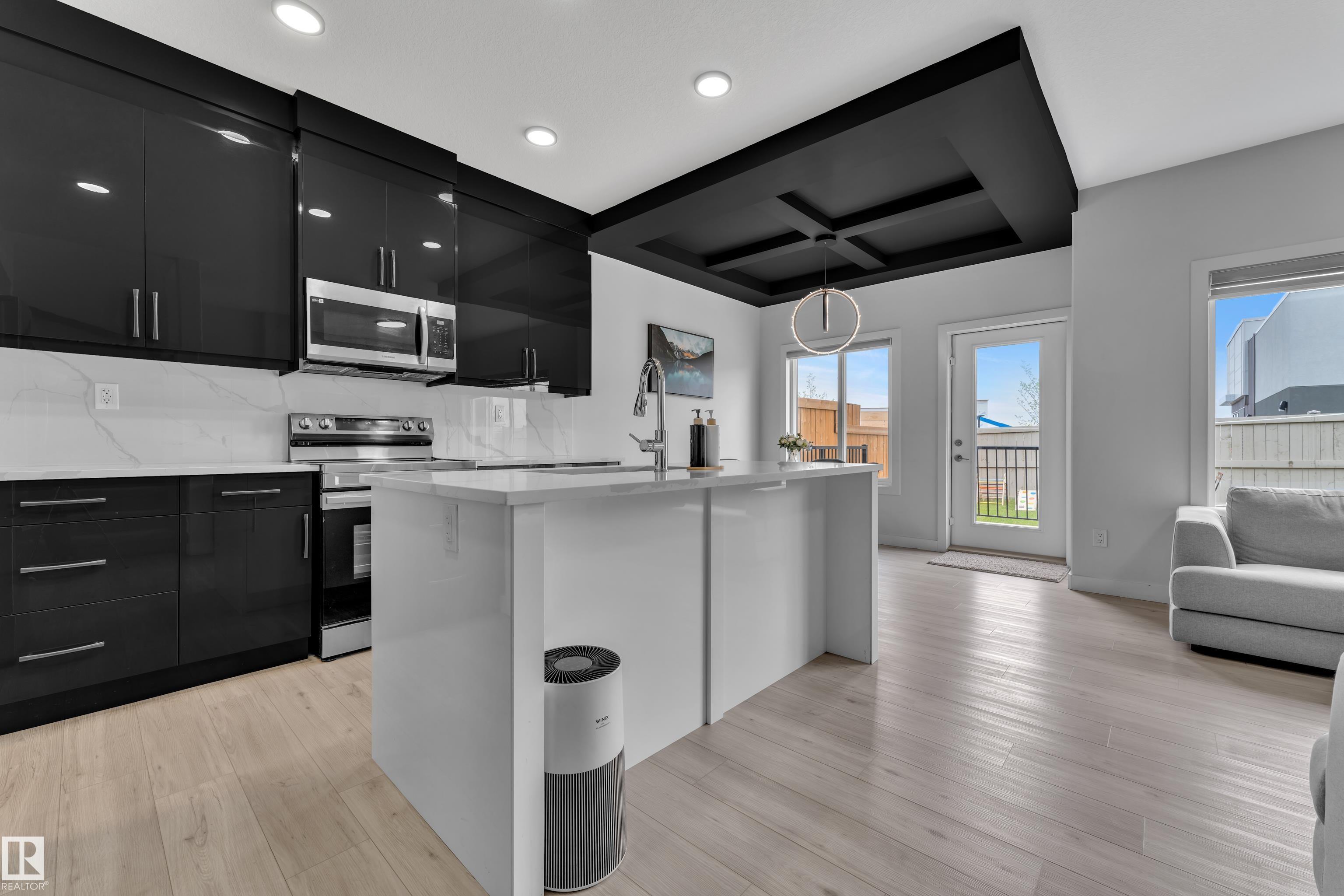 Photo 13 at 1118 Goldfinch Crescent NW, Kinglet Gardens, Edmonton