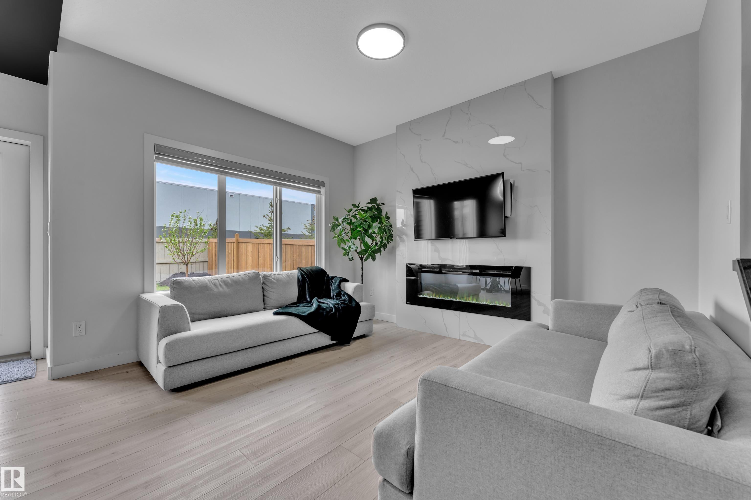 Photo 14 at 1118 Goldfinch Crescent NW, Kinglet Gardens, Edmonton