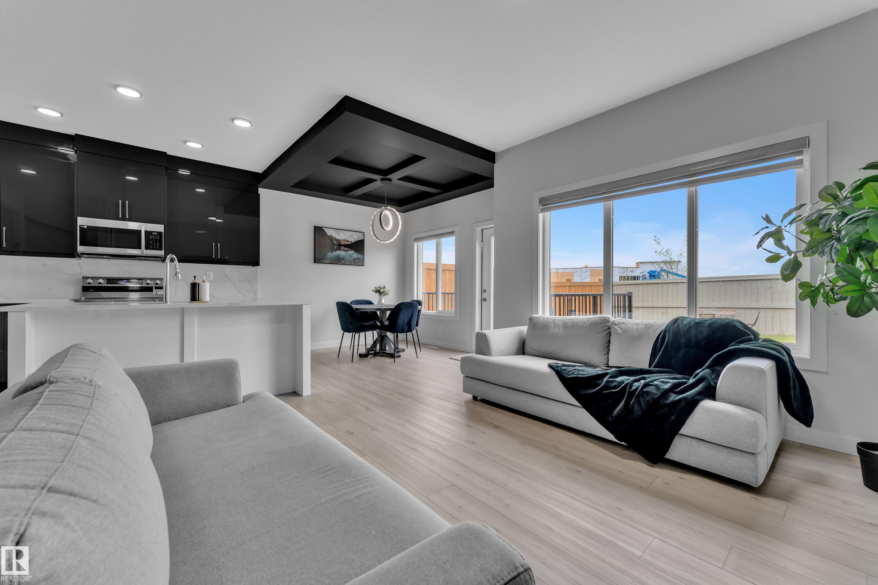 Photo 18 at 1118 Goldfinch Crescent NW, Kinglet Gardens, Edmonton