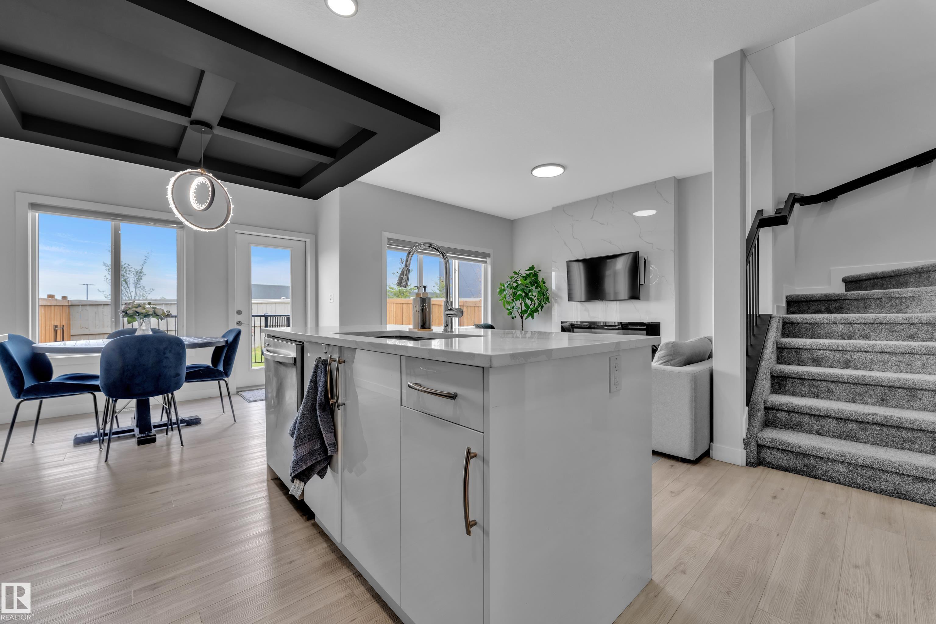 Photo 21 at 1118 Goldfinch Crescent NW, Kinglet Gardens, Edmonton