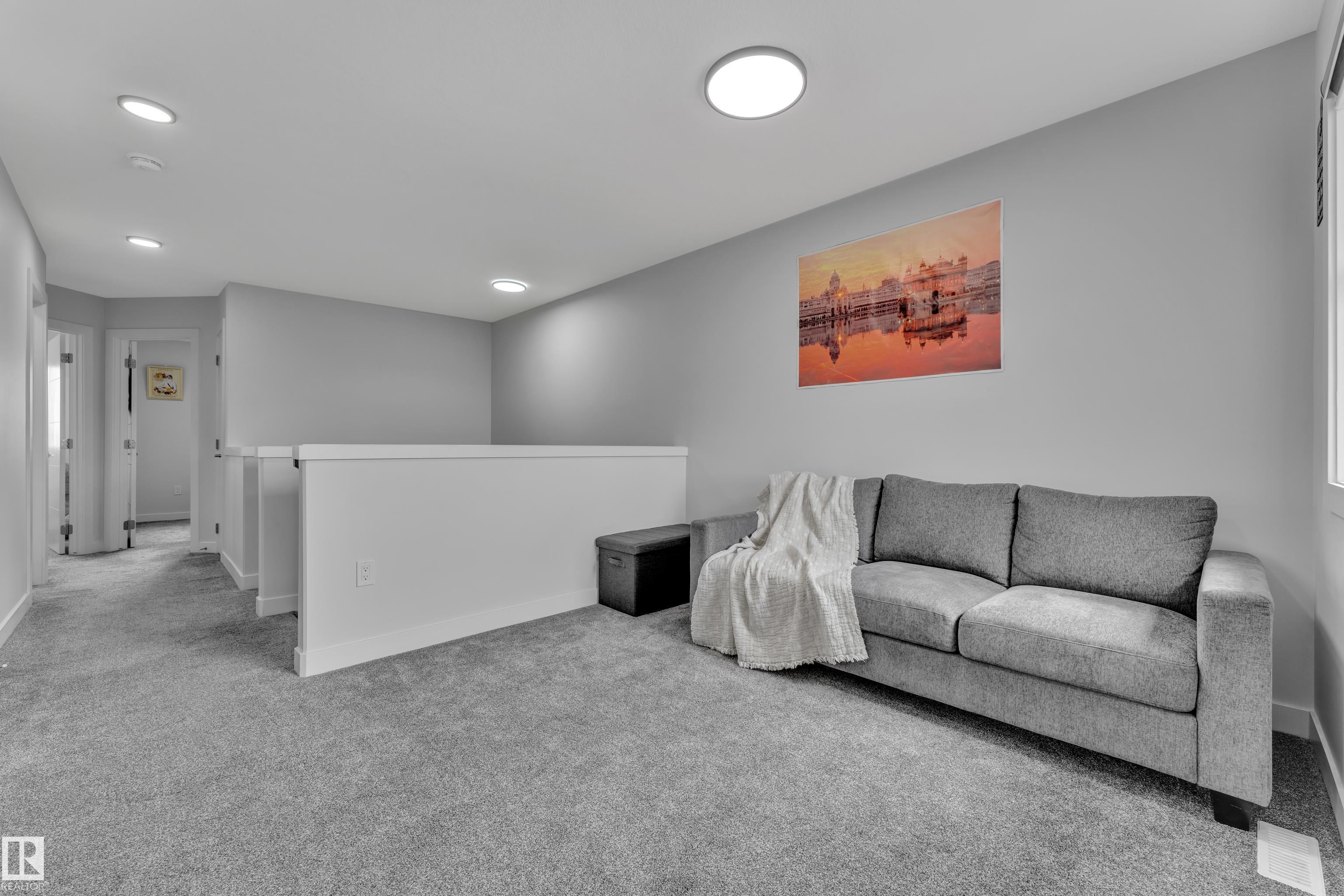 Photo 23 at 1118 Goldfinch Crescent NW, Kinglet Gardens, Edmonton