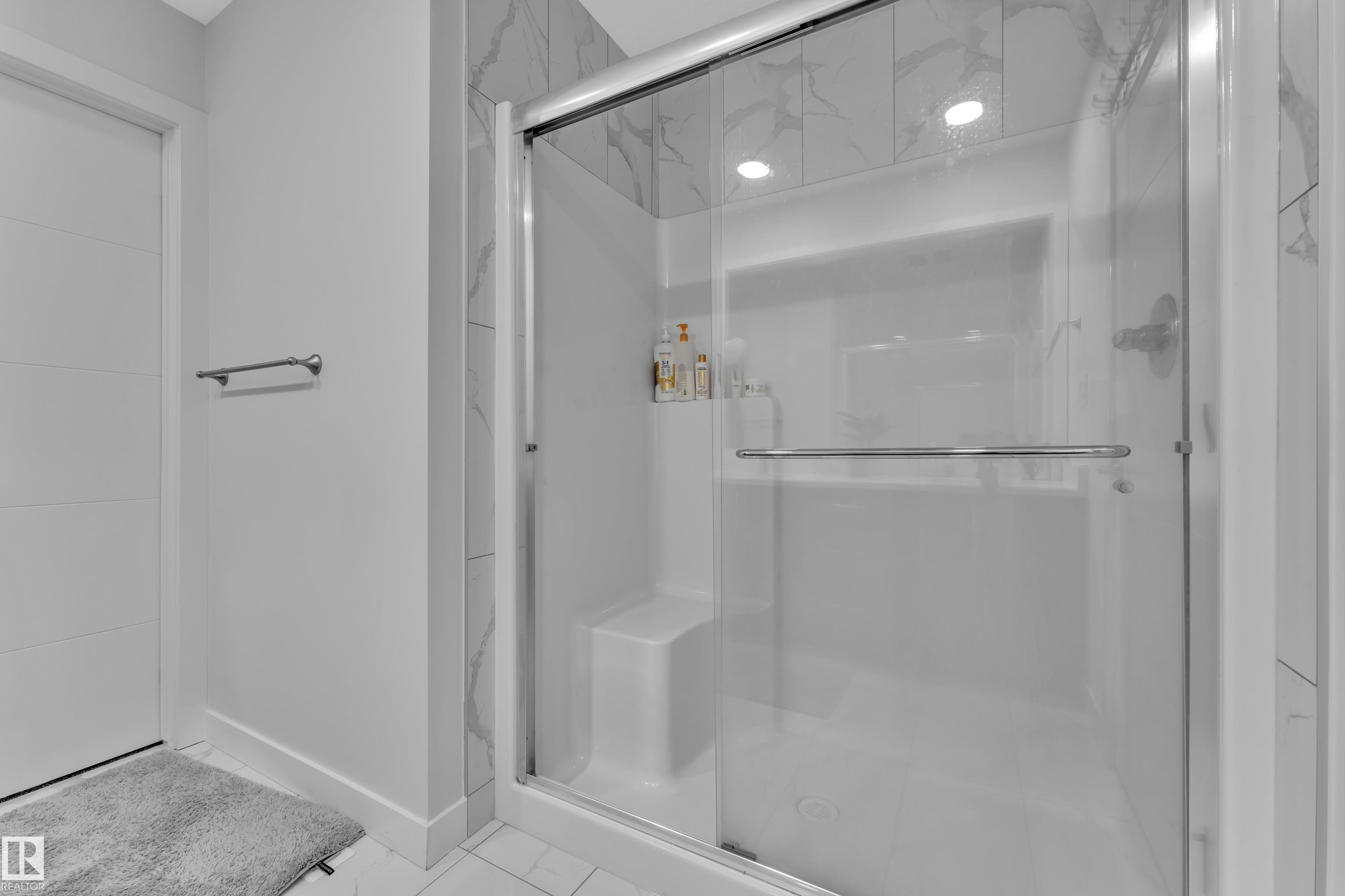 Photo 34 at 1118 Goldfinch Crescent NW, Kinglet Gardens, Edmonton