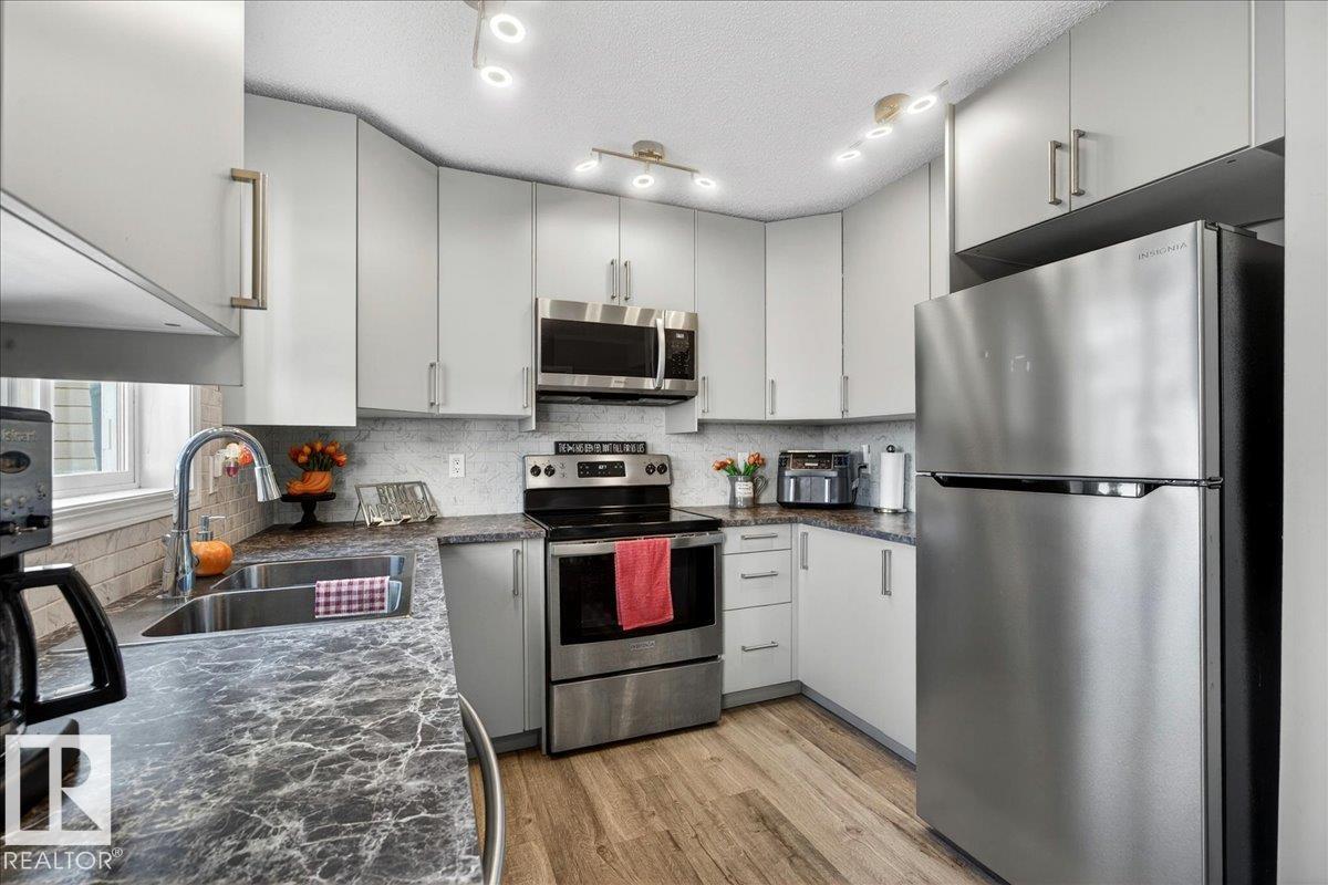 Photo 14 at 21339 91 Avenue NW, Suder Greens, Edmonton