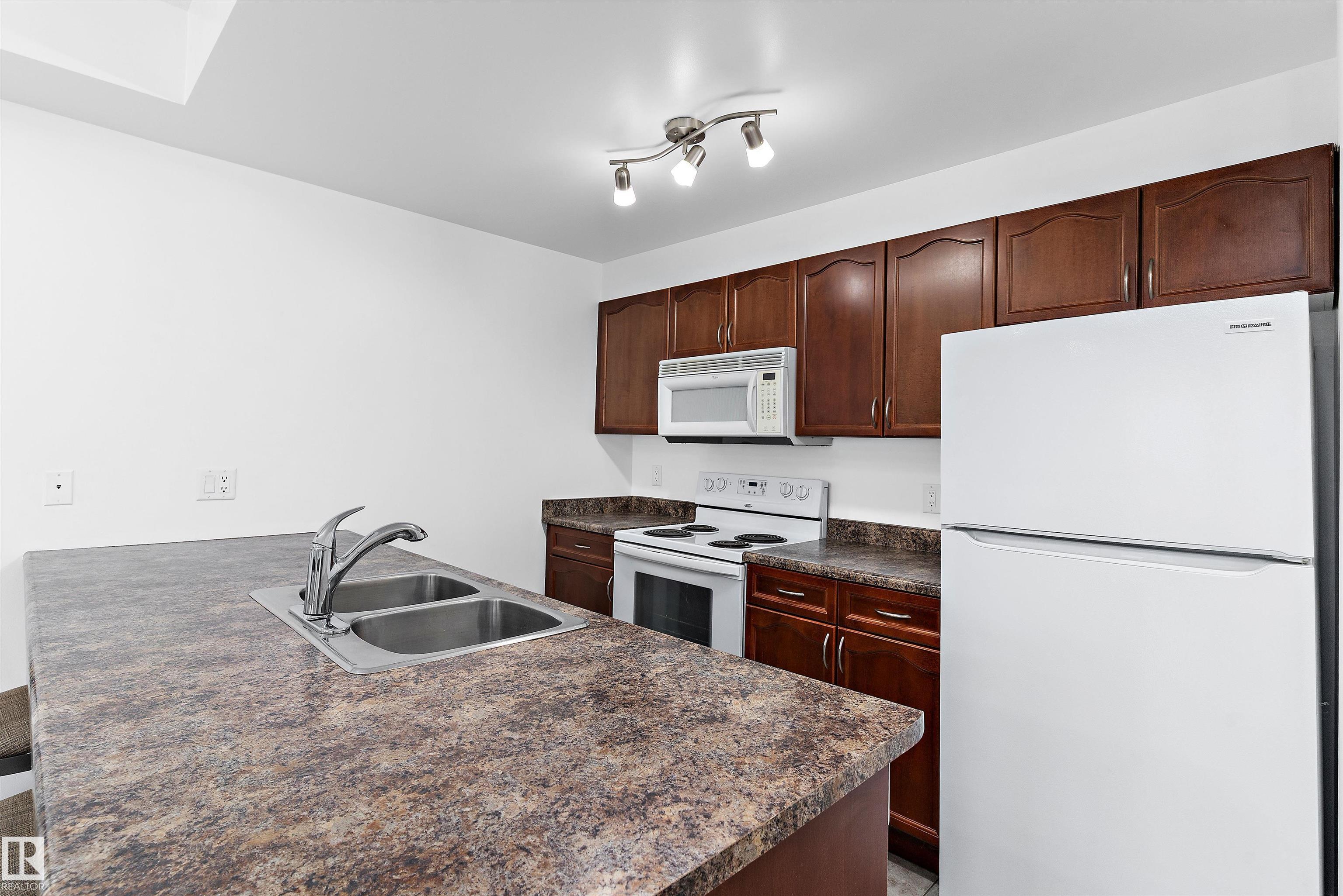 Photo 11 at 902 - 9939 109 Street NW, Downtown, Edmonton