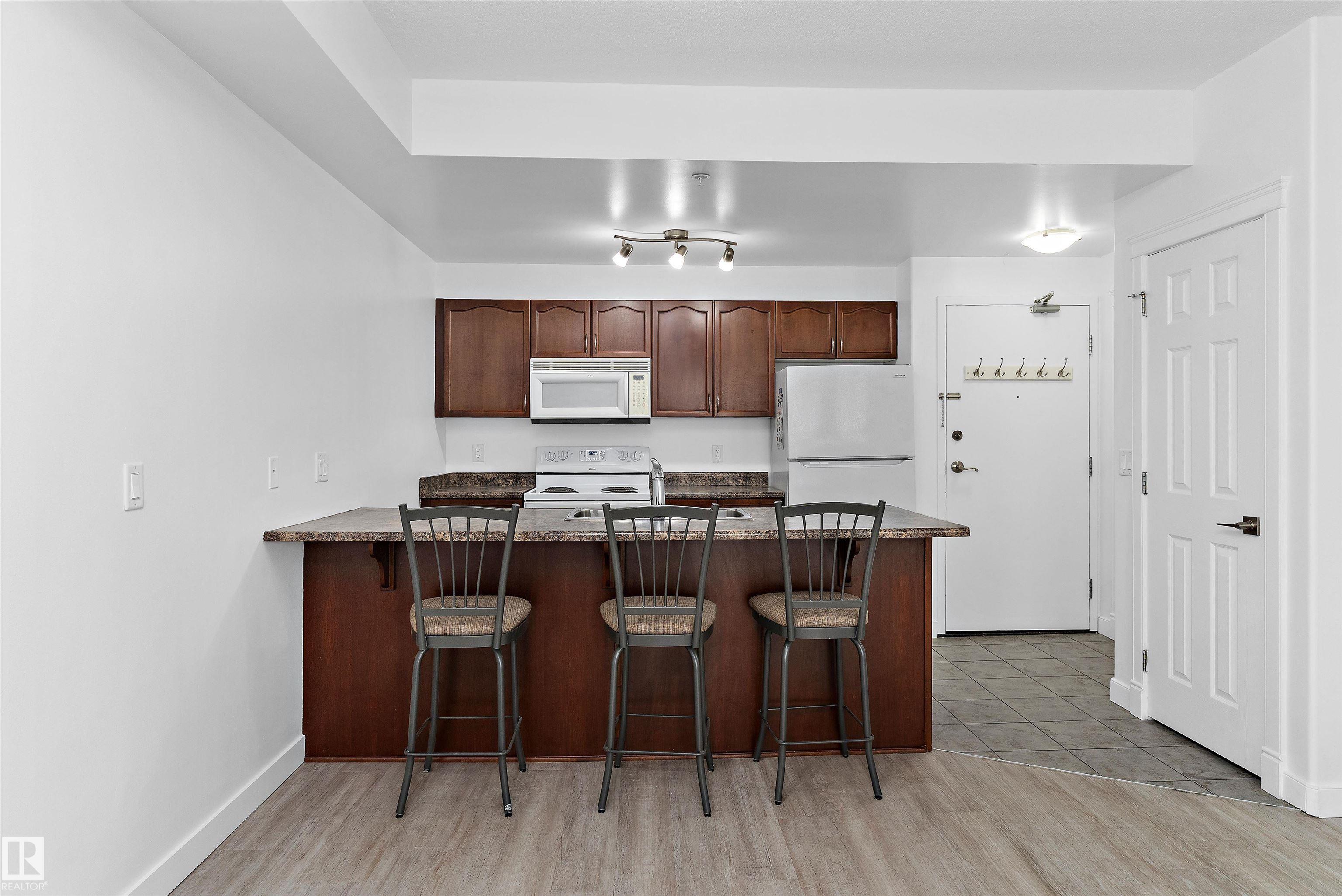 Photo 9 at 902 - 9939 109 Street NW, Downtown, Edmonton