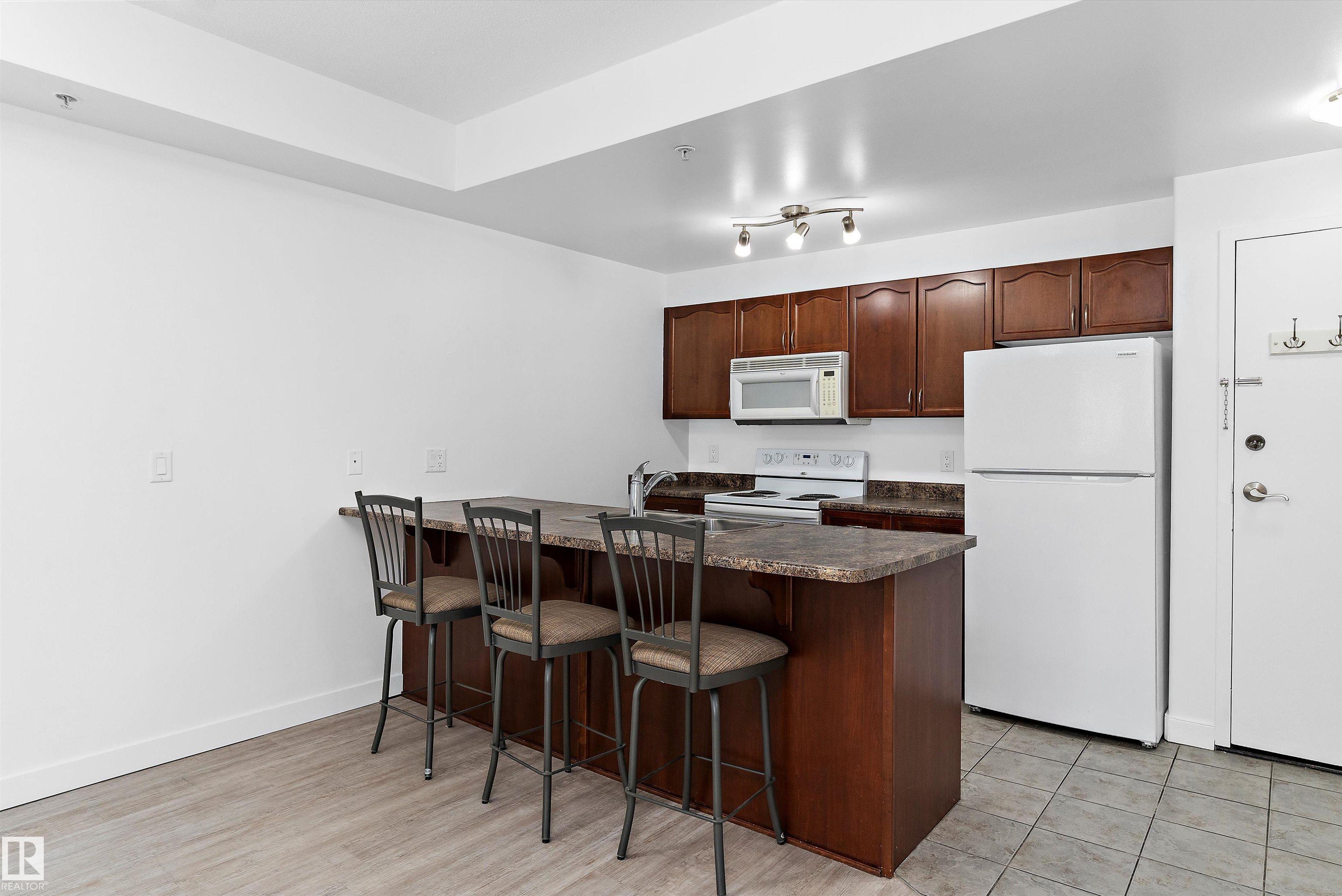 Photo 10 at 902 - 9939 109 Street NW, Downtown, Edmonton