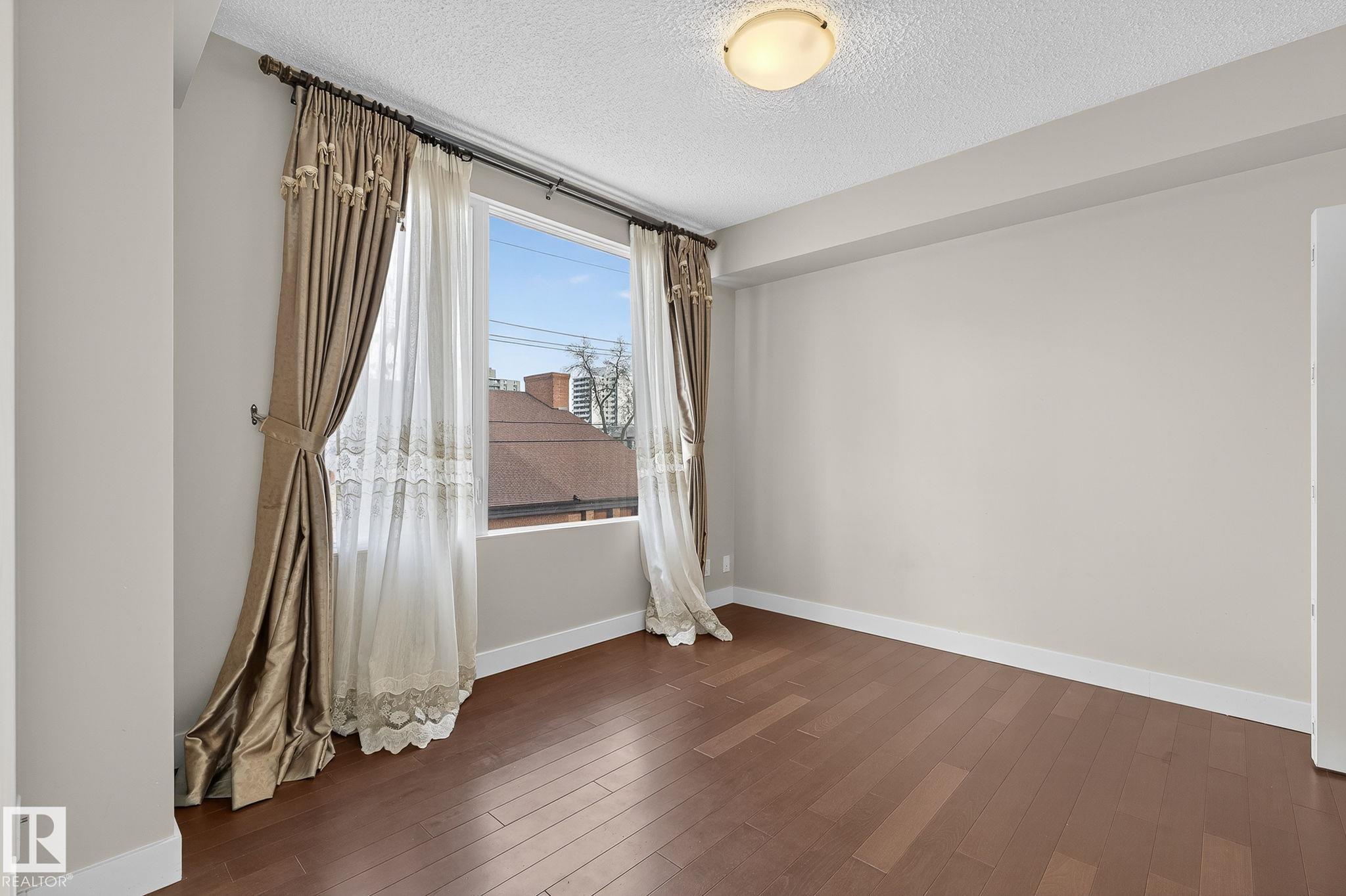 Photo 21 at 203 - 10046 117 Street NW, Wîhkwêntôwin, Edmonton
