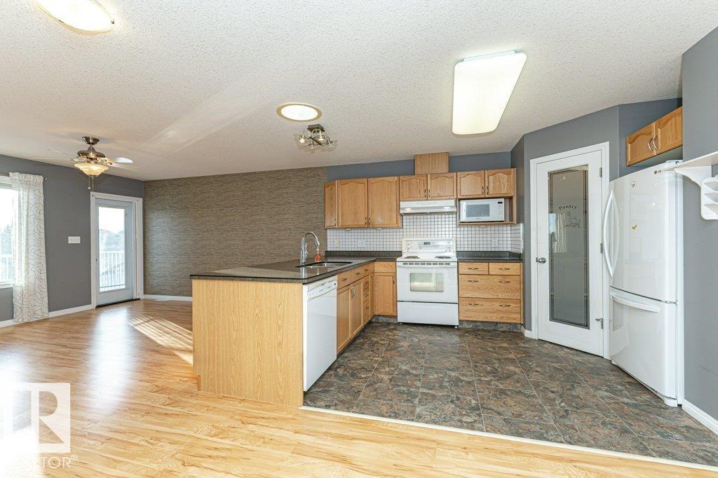 Photo 15 at 53 - 8602 Southfort Drive, South Fort, Fort Saskatchewan