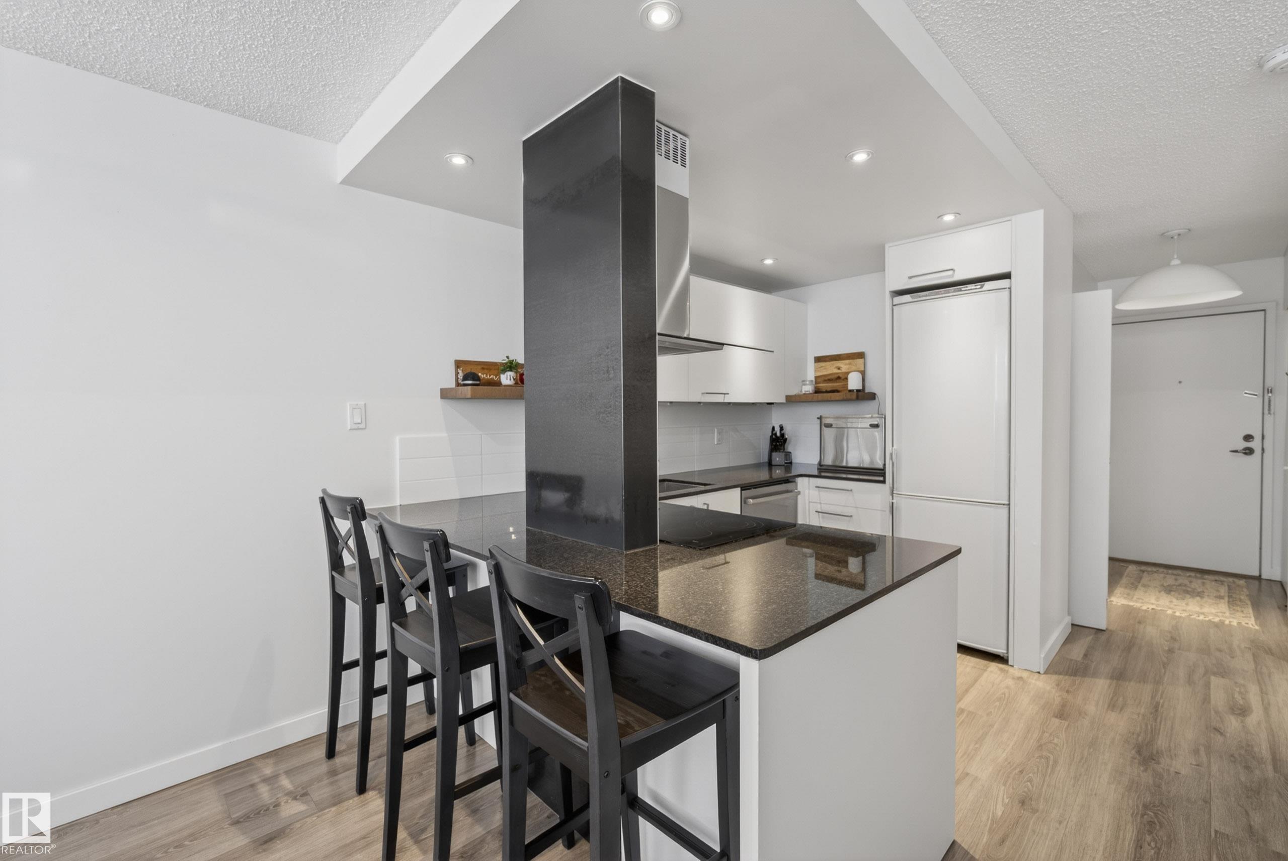 Photo 11 at 302 - 10148 118 Street NW, Wîhkwêntôwin, Edmonton