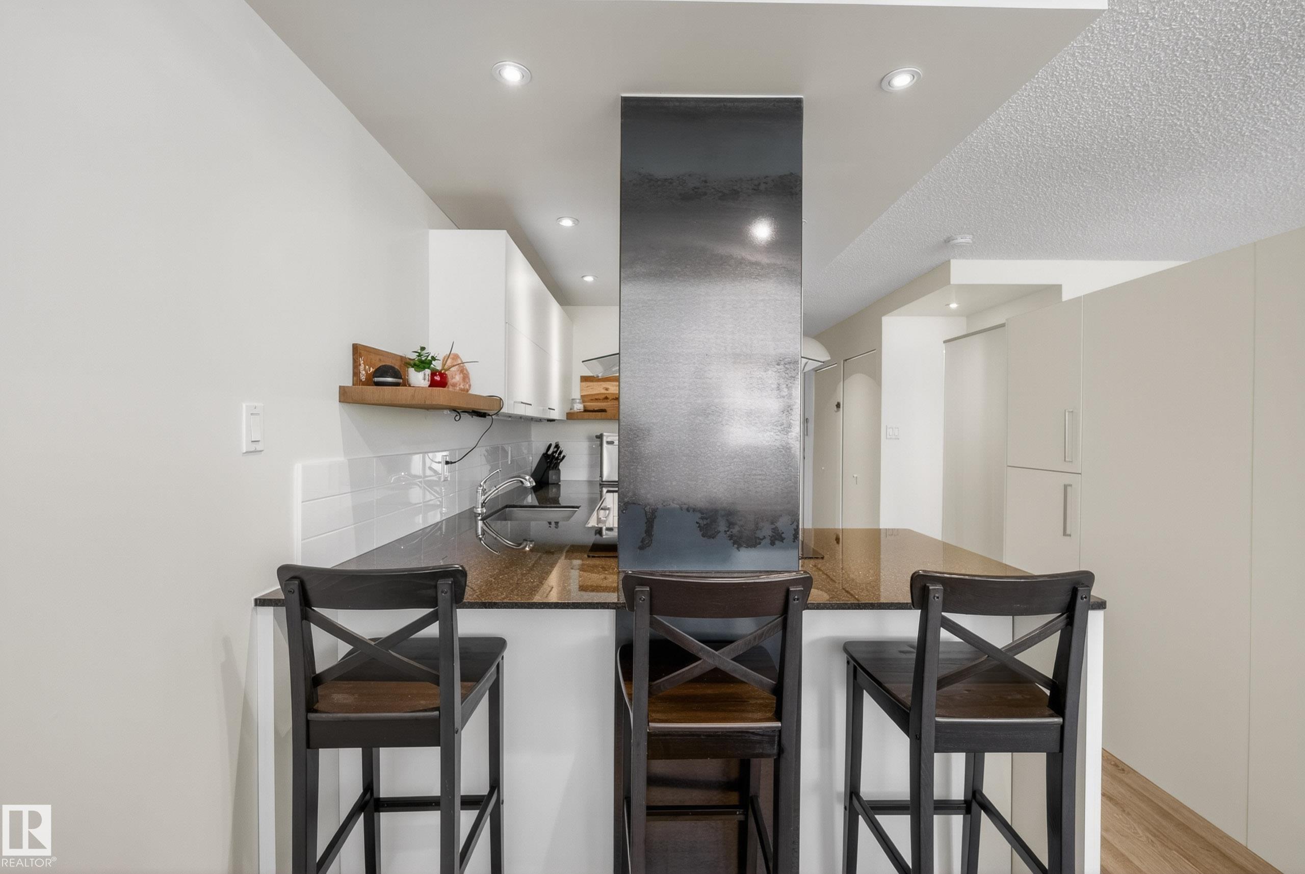Photo 12 at 302 - 10148 118 Street NW, Wîhkwêntôwin, Edmonton