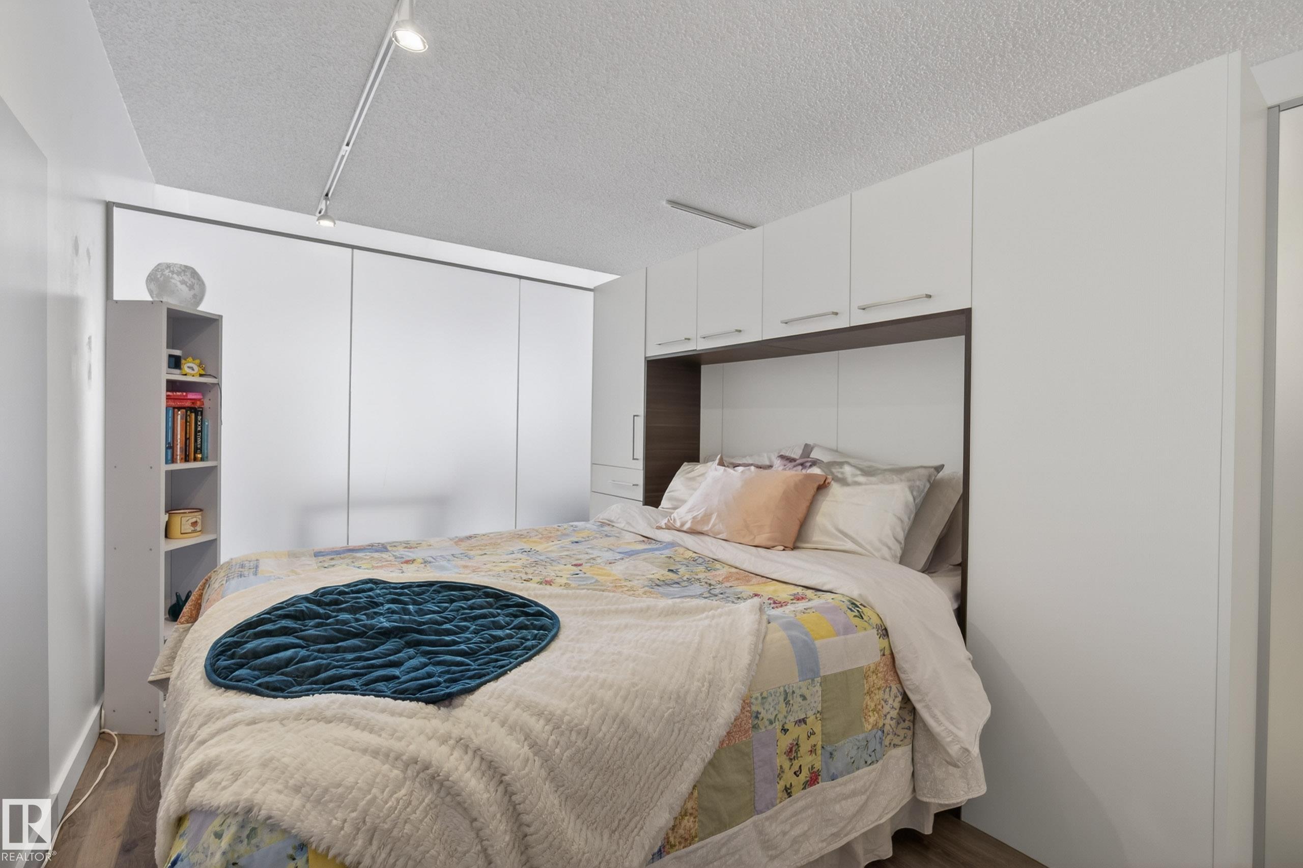 Photo 10 at 302 - 10148 118 Street NW, Wîhkwêntôwin, Edmonton