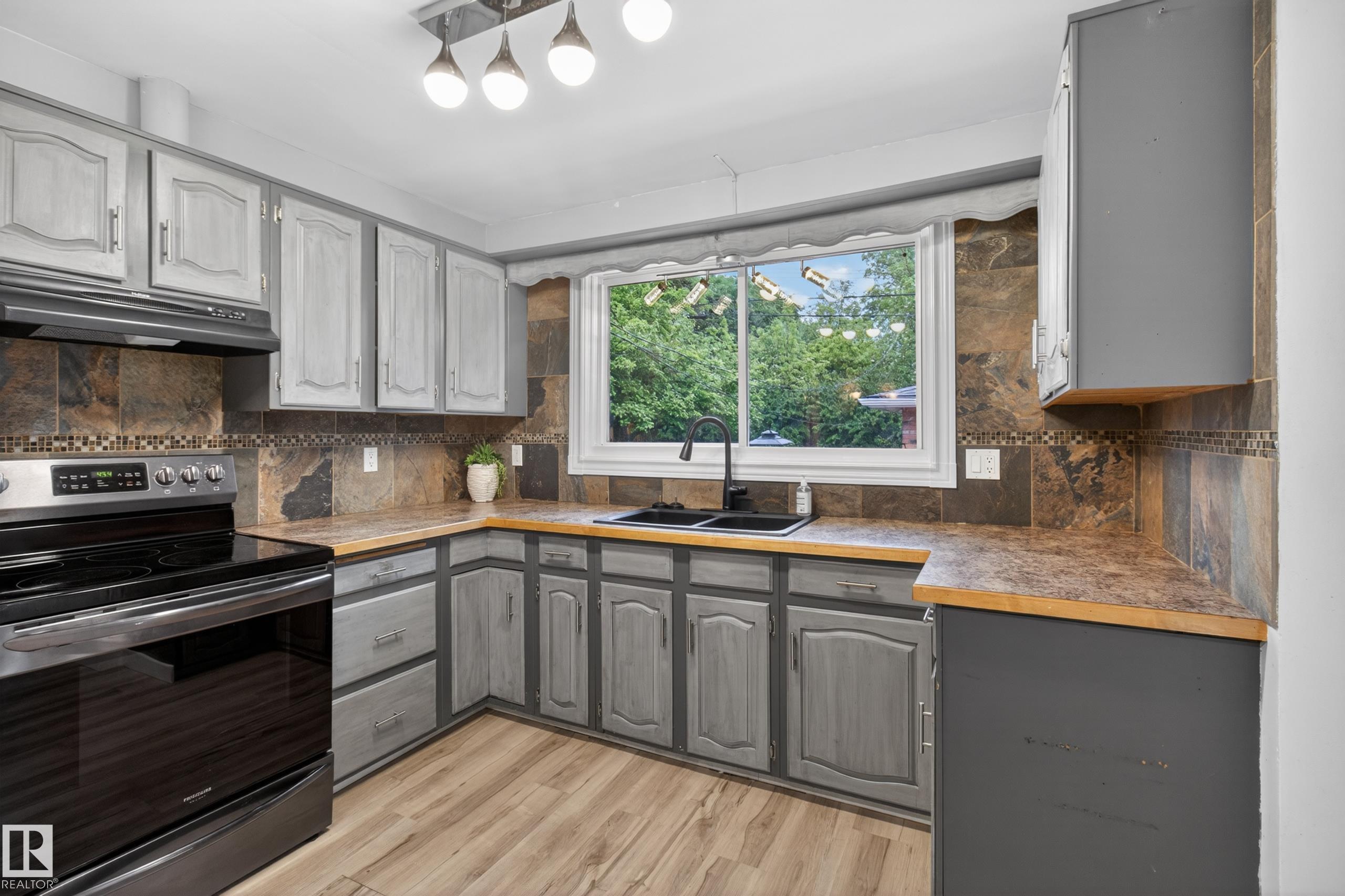 Photo 14 at 302 Fir Street, Maplegrove, Sherwood Park