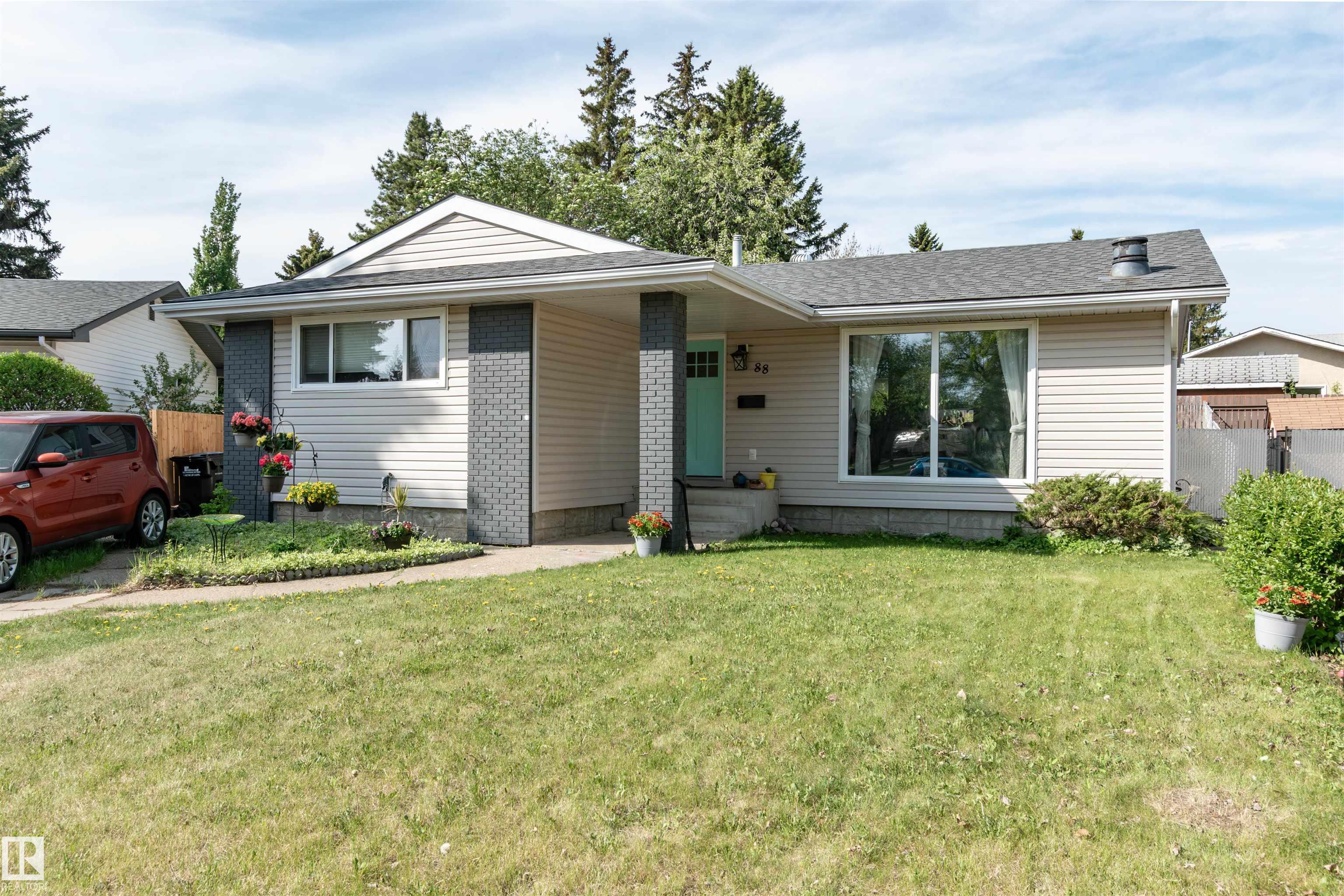 88 Circlewood Drive, Maplewood, Sherwood Park photo number 2