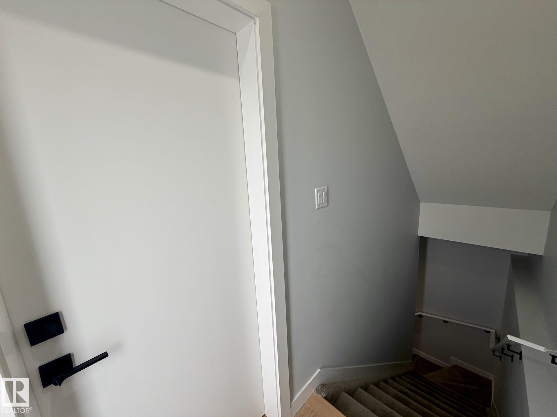 https://zimg.paragon.ice.com/ParagonImages/Property/PM/RAE/225403967/11/0/0/ab0ace3f7a0c44d308732451e8012cd4/1/e46513f68492bd01dd8a5ef96202fcb5/225403967-e1a529f9-fed6-48b6-bee4-c797a2c6c864.JPG