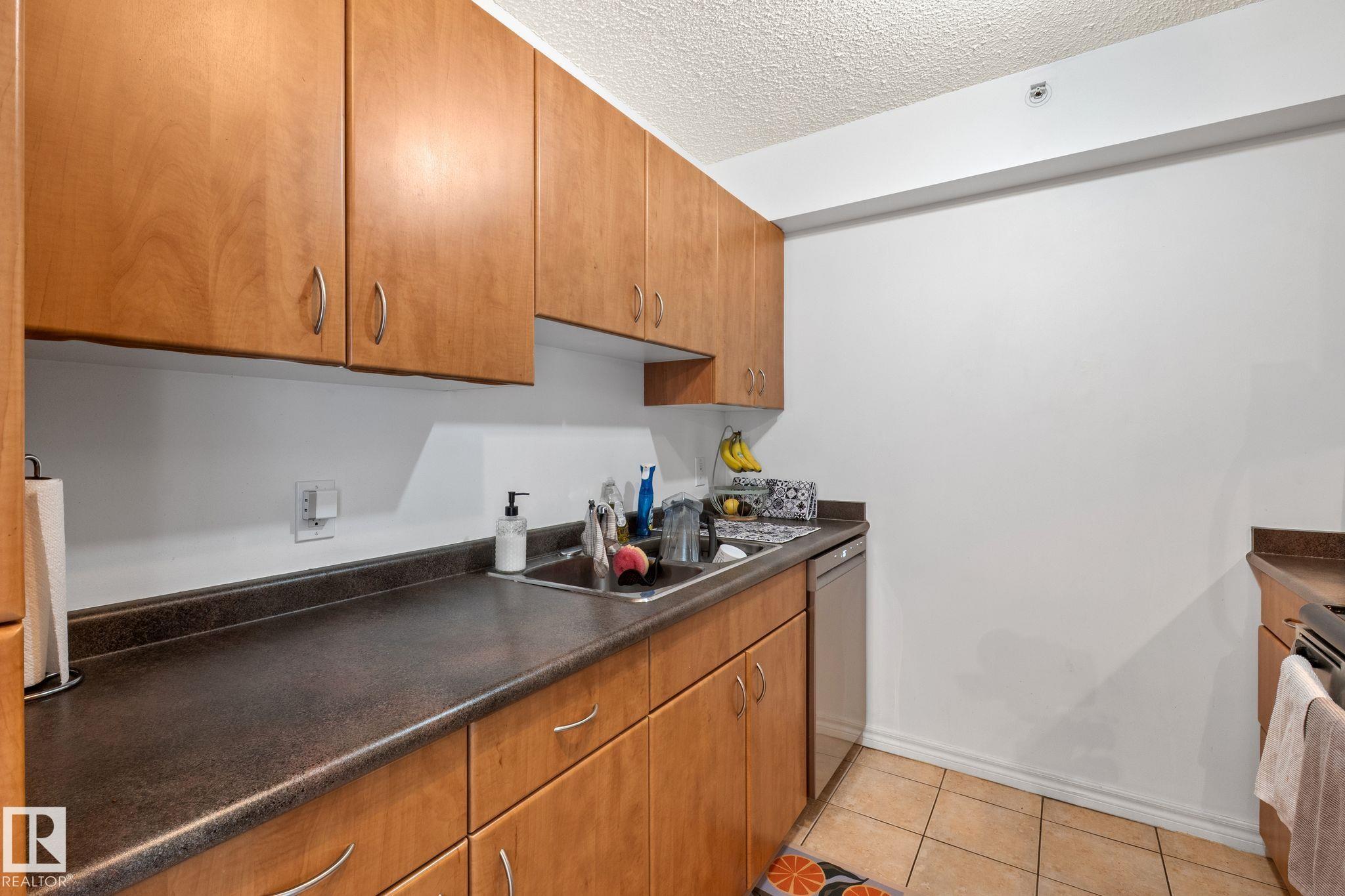 Photo 17 at 905 - 10303 105 Street NW, Downtown, Edmonton