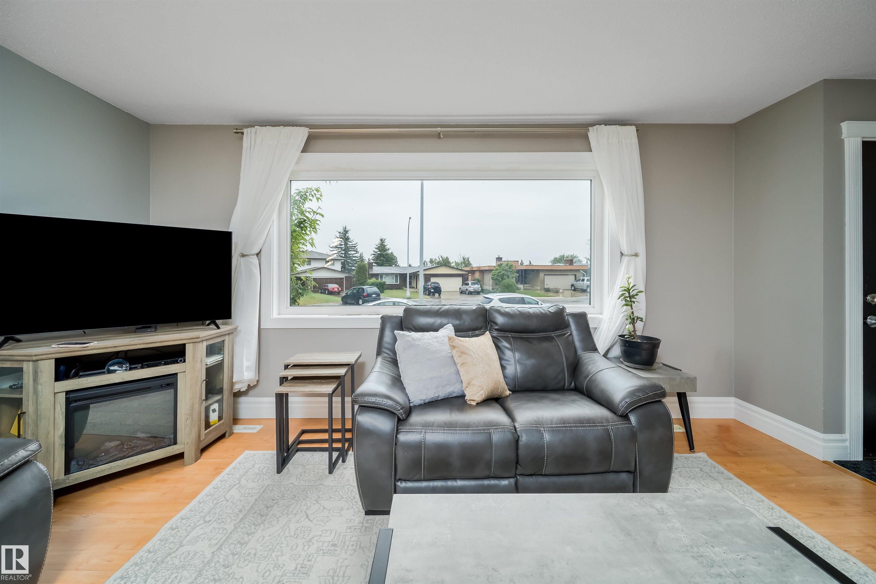 Photo 12 at 8512 142a Avenue NW, Northmount, Edmonton