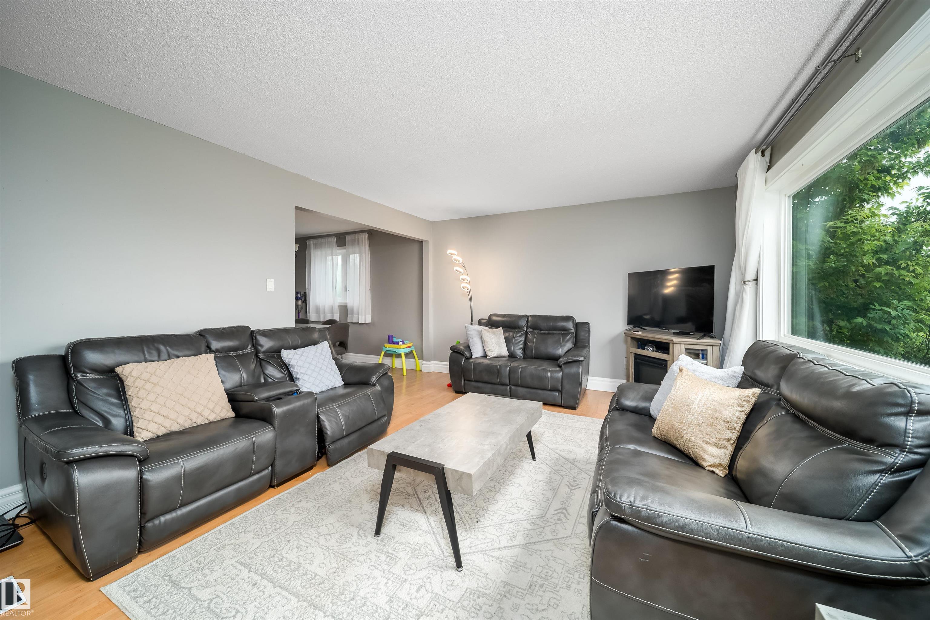 Photo 13 at 8512 142a Avenue NW, Northmount, Edmonton