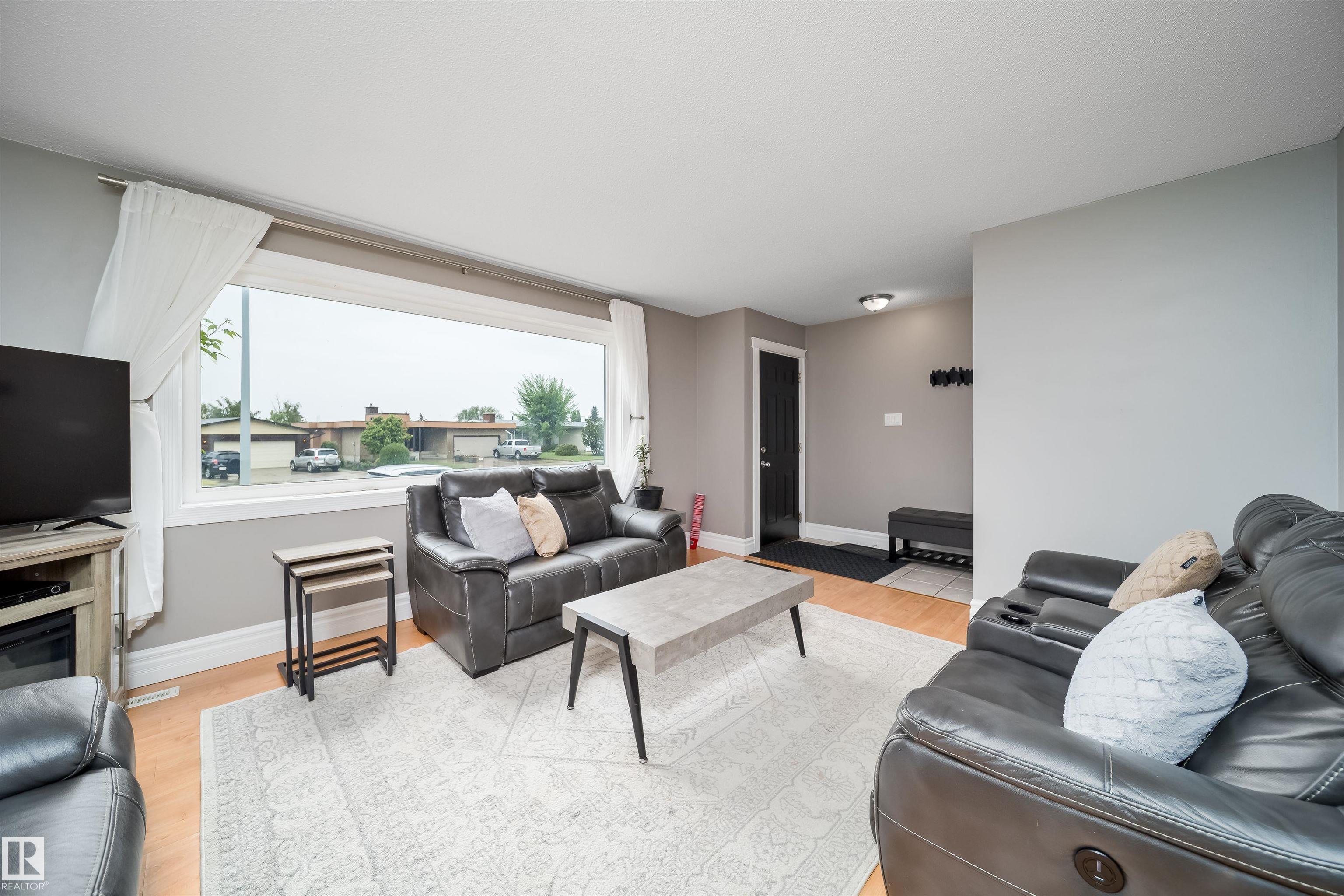 Photo 14 at 8512 142a Avenue NW, Northmount, Edmonton