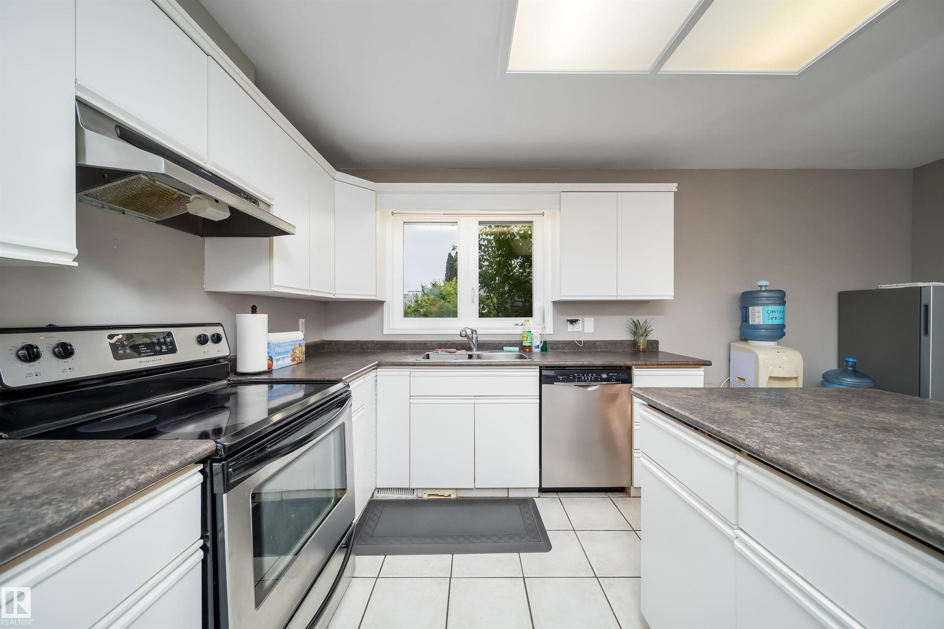 Photo 6 at 8512 142a Avenue NW, Northmount, Edmonton