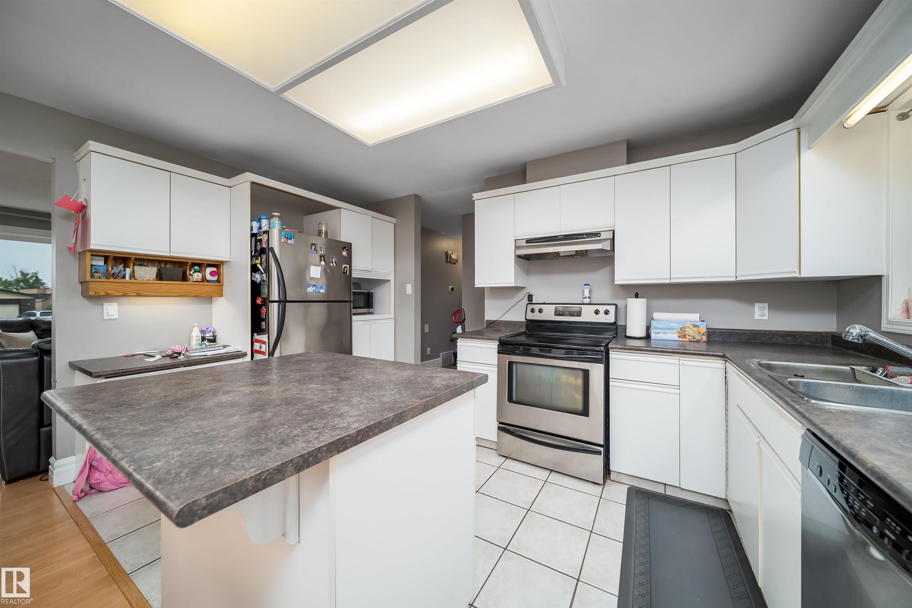 Photo 7 at 8512 142a Avenue NW, Northmount, Edmonton