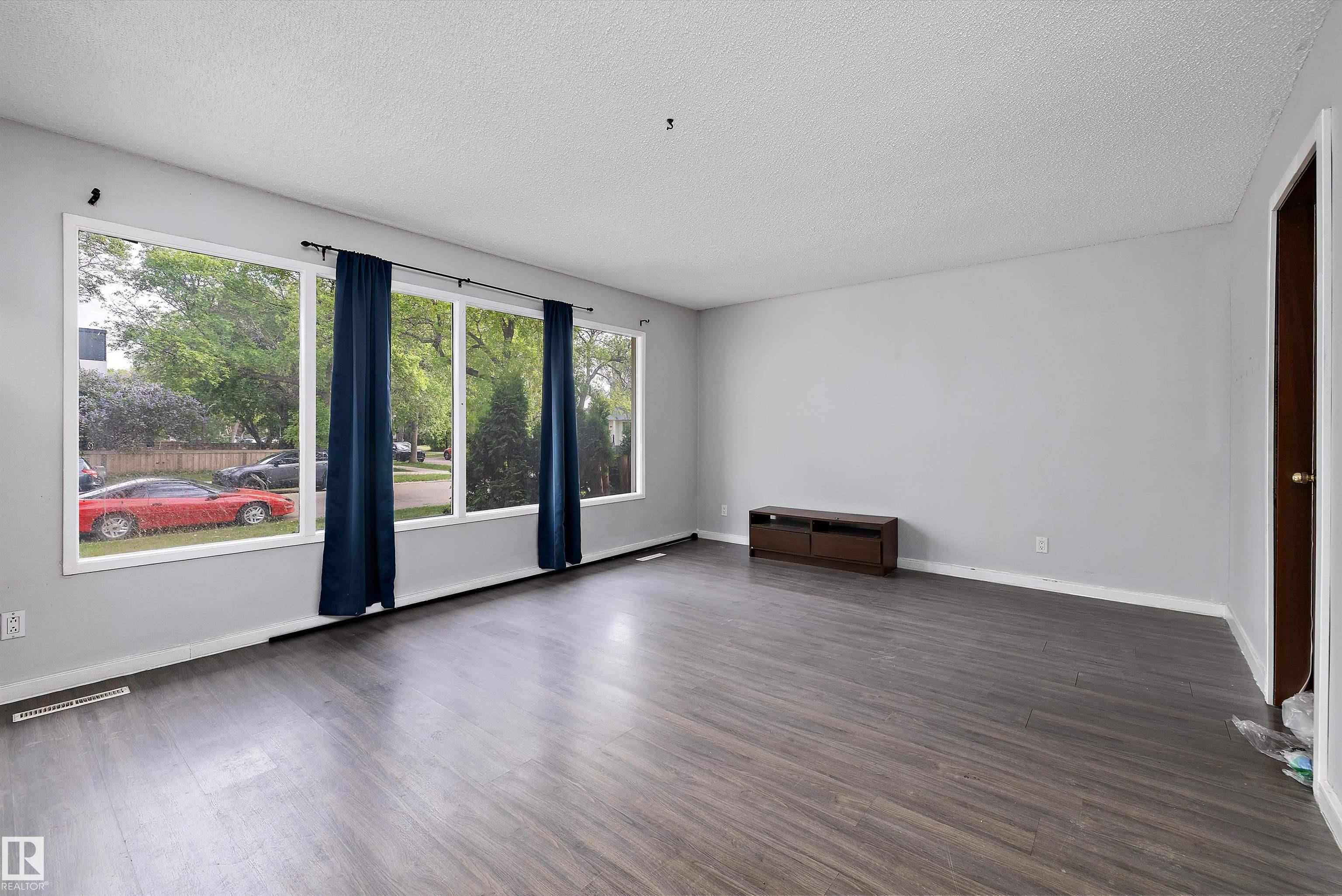 Photo 8 at 12303 115 Avenue NW, Inglewood, Edmonton