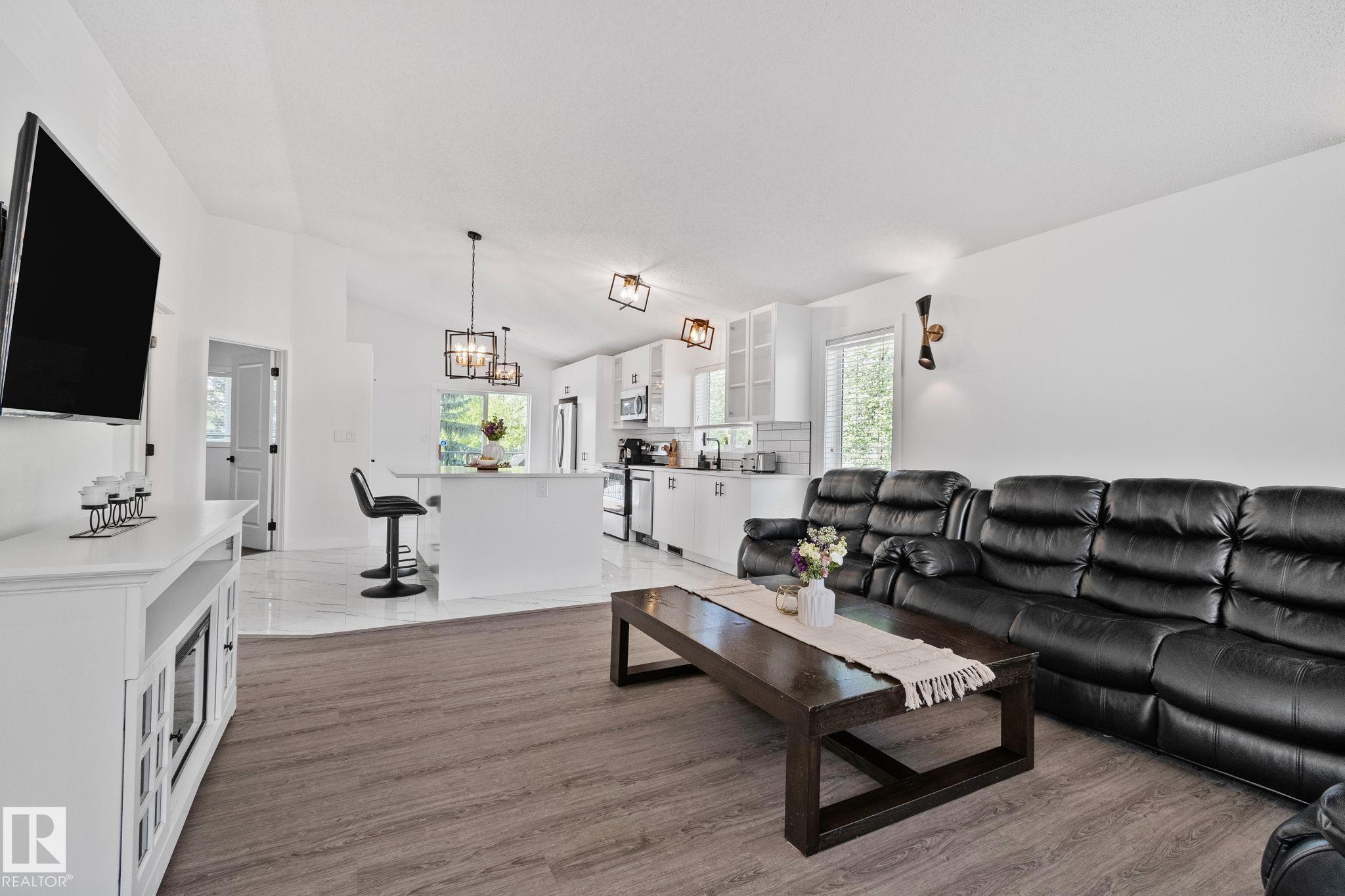 1 Hunt Court, Heritage Lakes, St. Albert