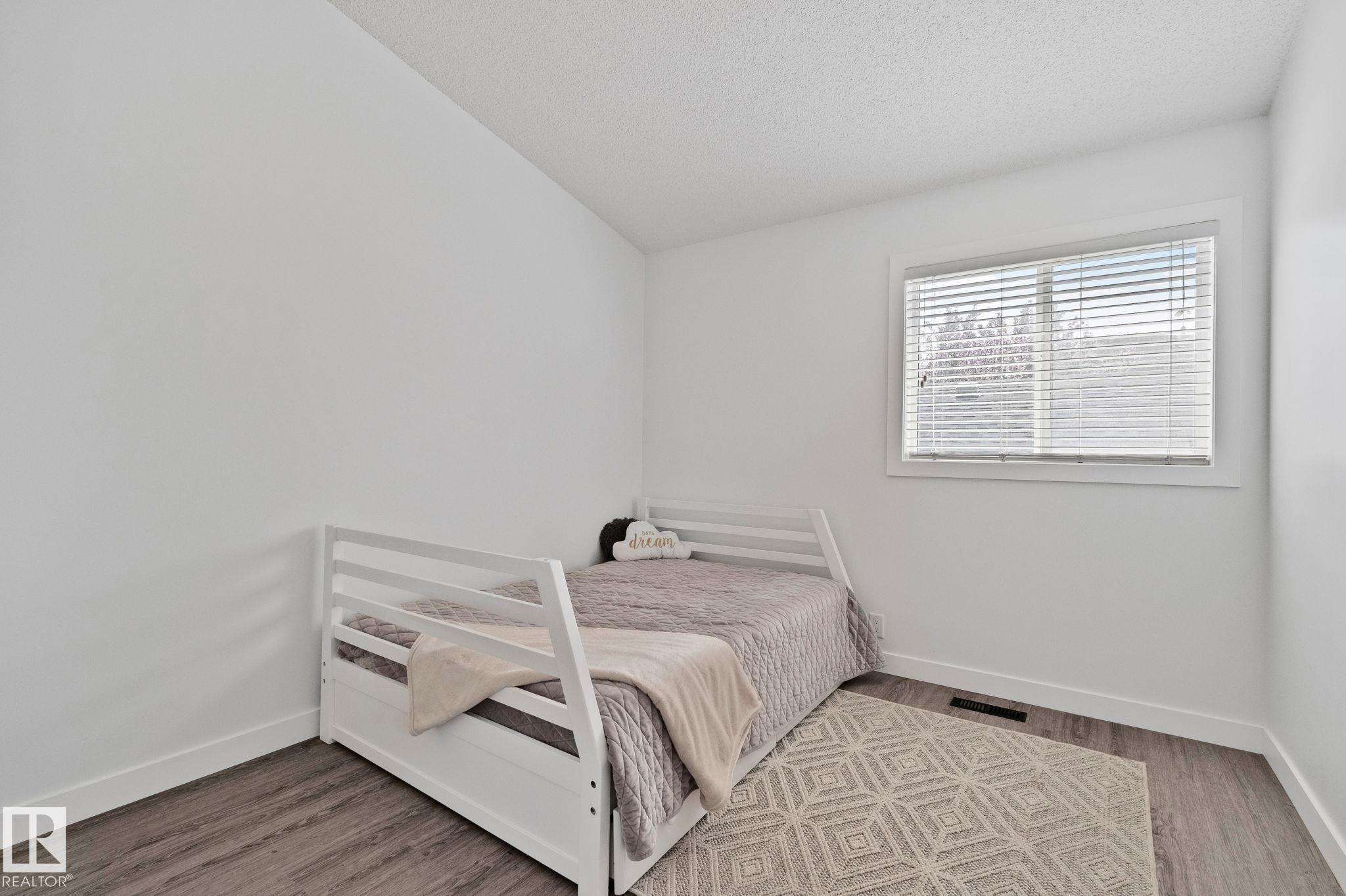Photo 13 at 1 Hunt Court, Heritage Lakes, St. Albert