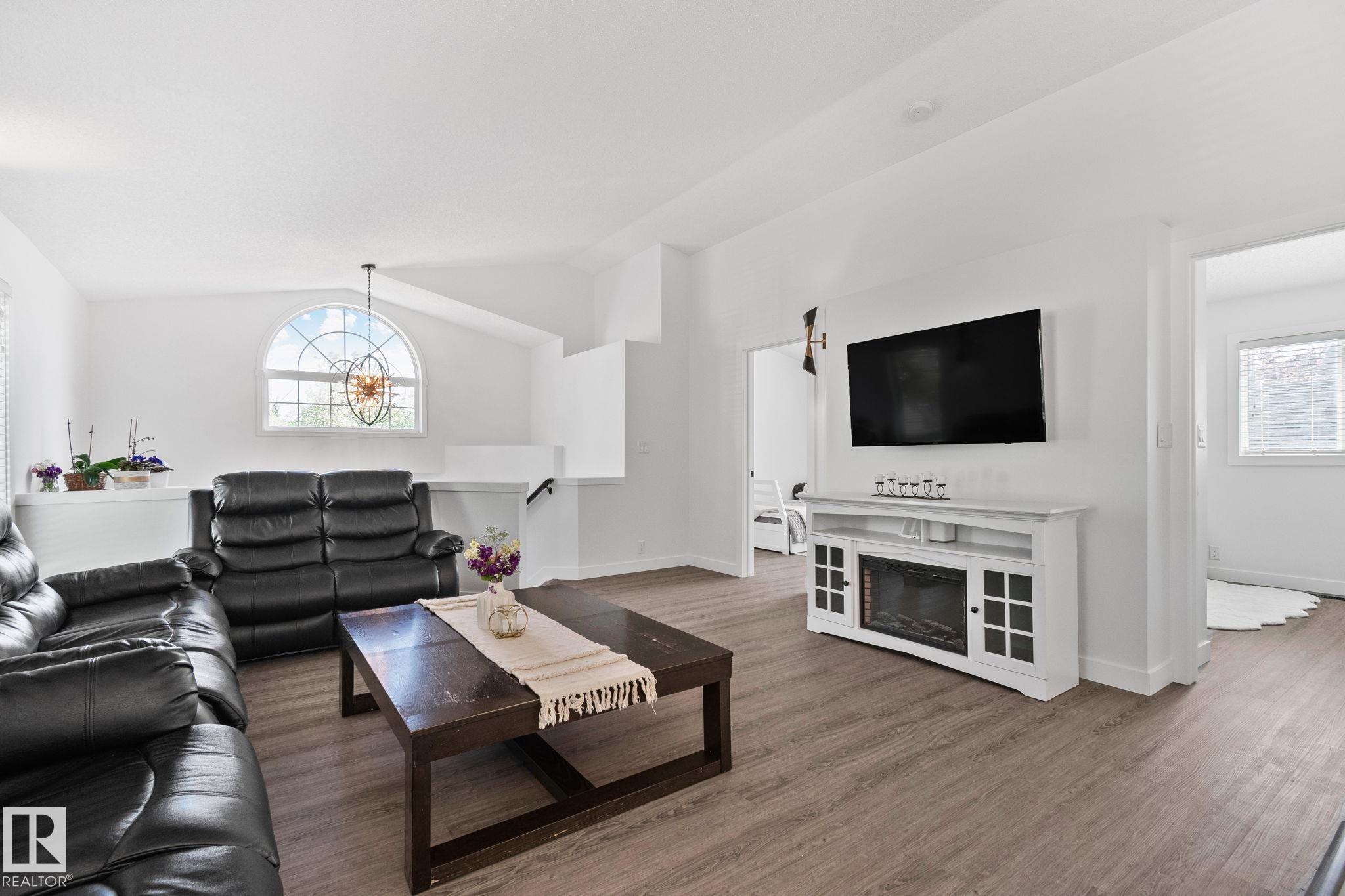 1 Hunt Court, Heritage Lakes, St. Albert