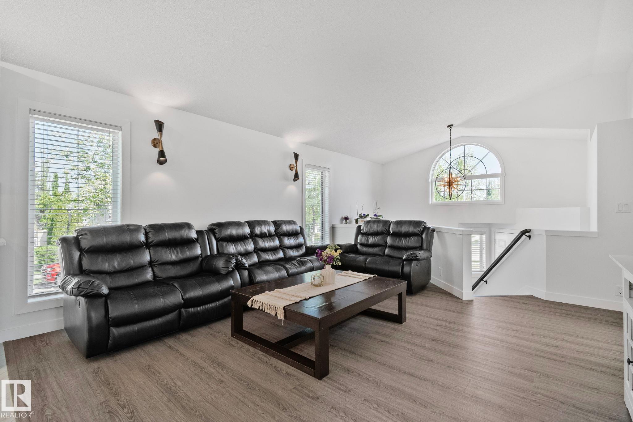 1 Hunt Court, Heritage Lakes, St. Albert