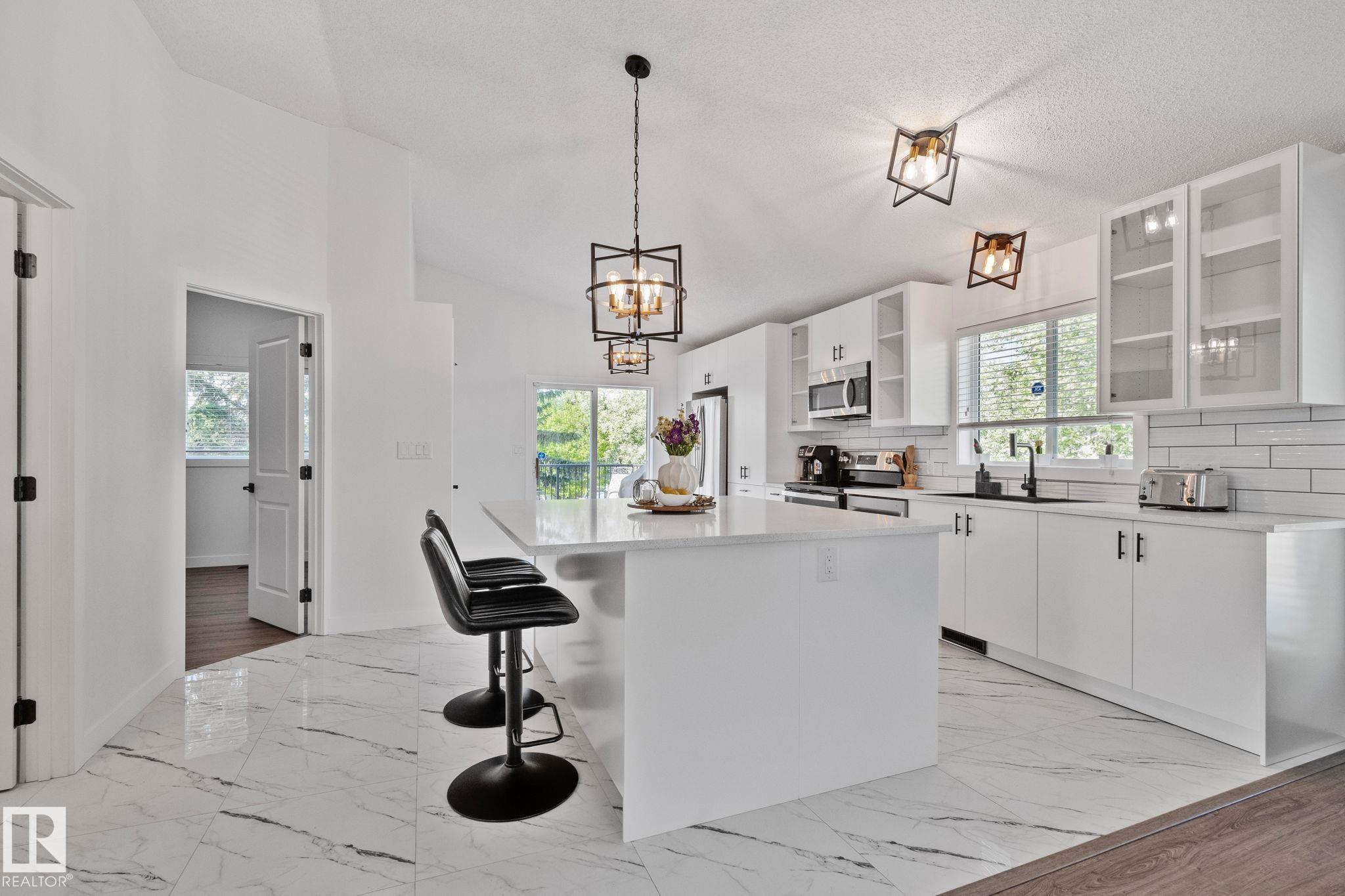 1 Hunt Court, Heritage Lakes, St. Albert