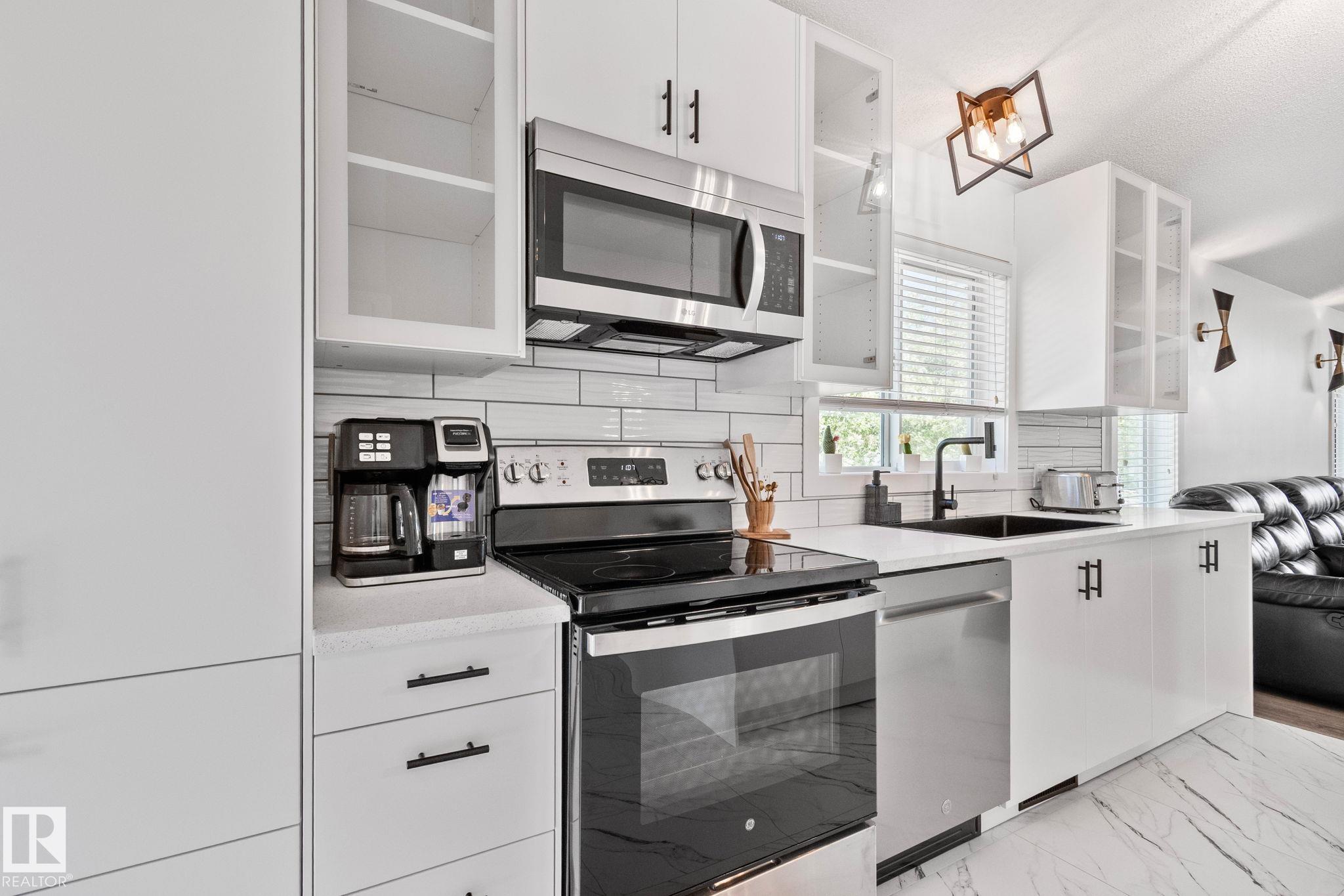Photo 6 at 1 Hunt Court, Heritage Lakes, St. Albert