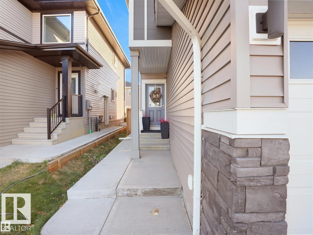 207 41 Avenue NW, Maple Crest, Edmonton