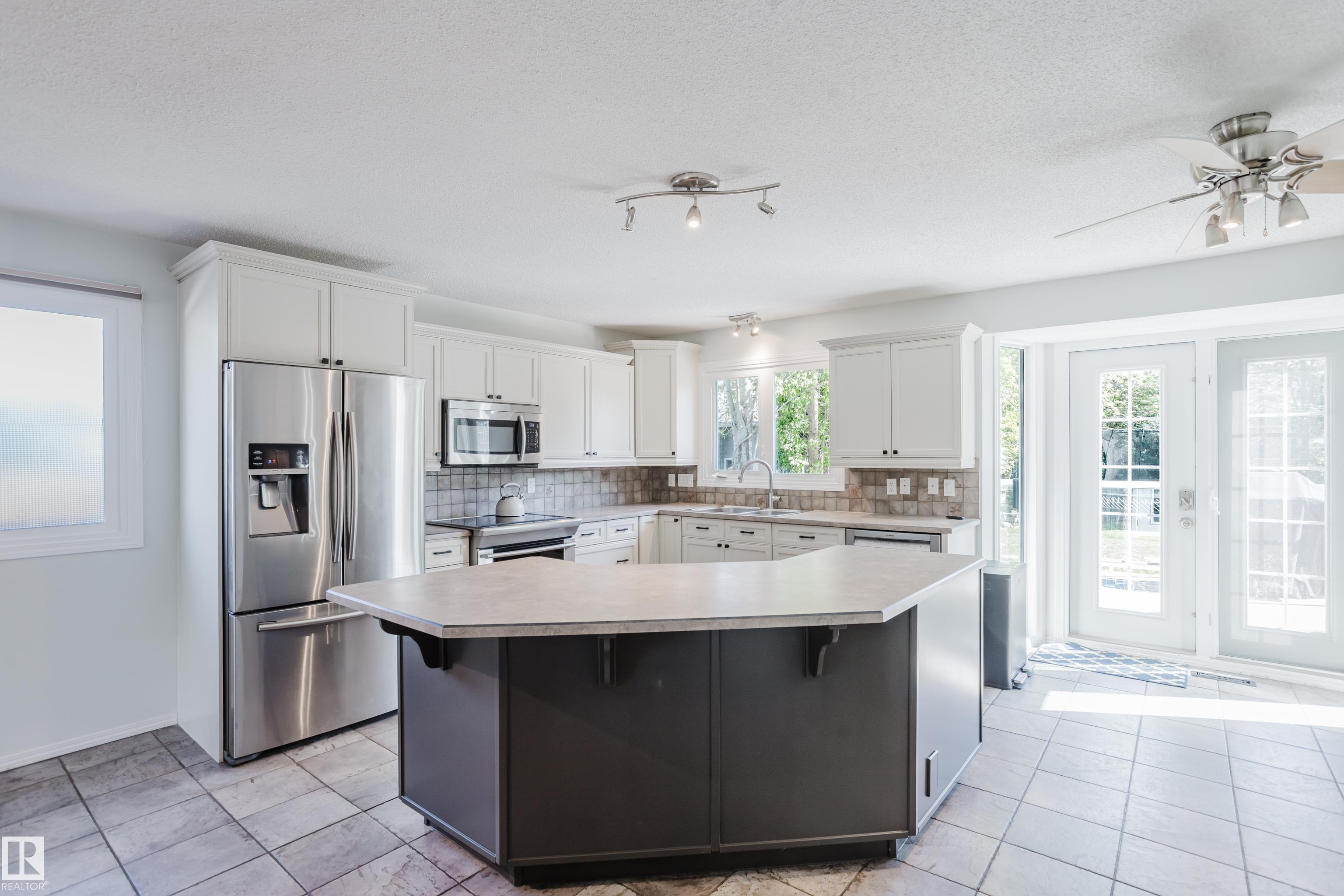 Photo 7 at 33 Mill Drive, Mission, St. Albert