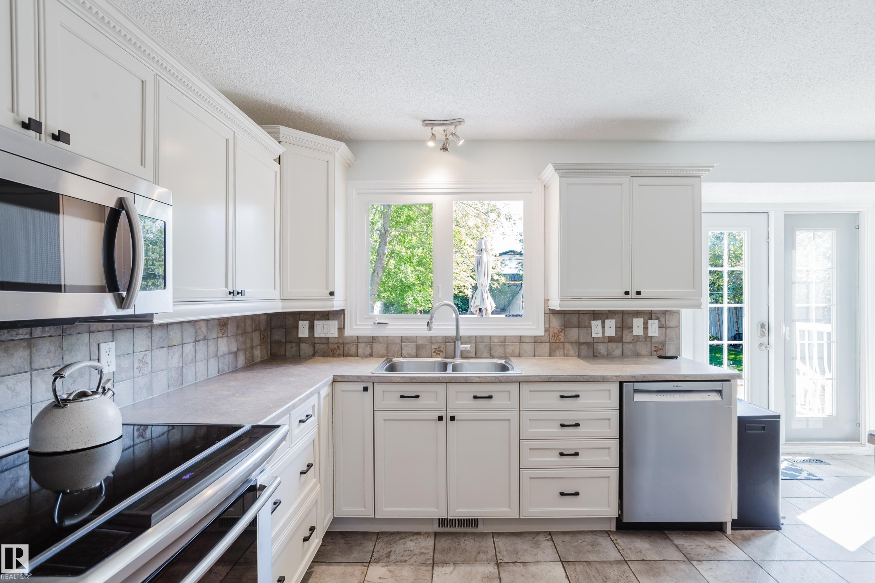 Photo 8 at 33 Mill Drive, Mission, St. Albert
