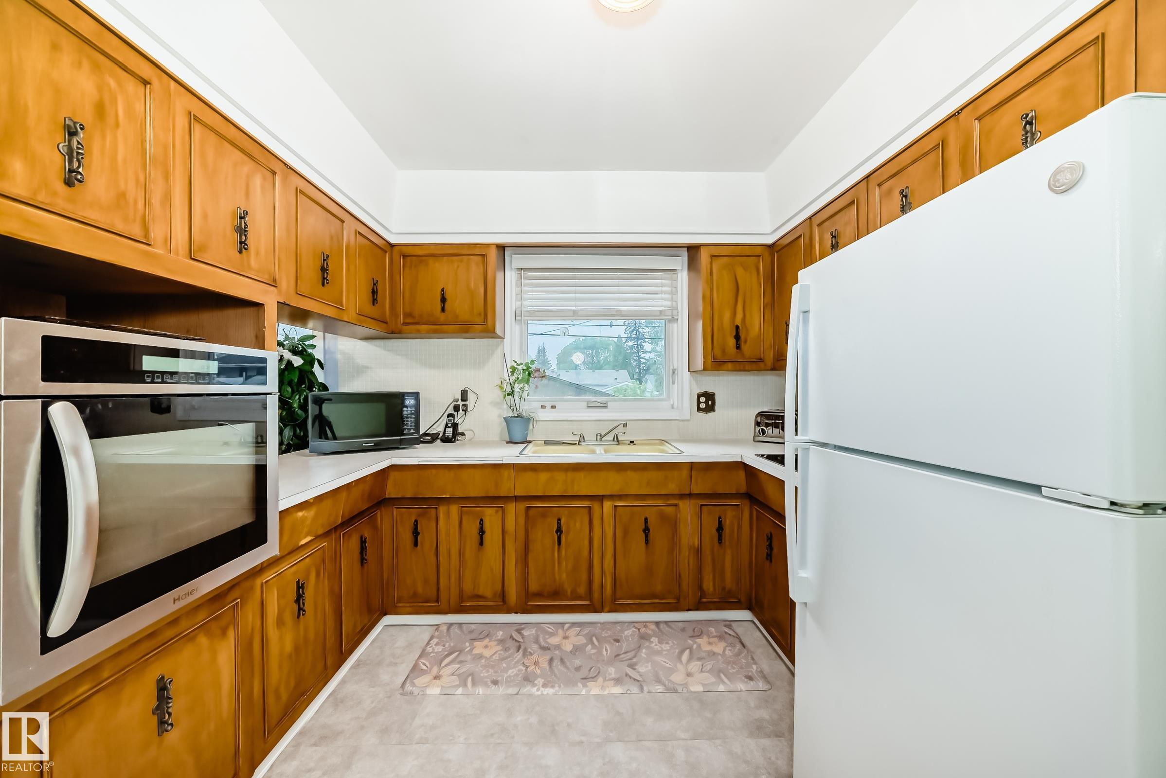 Photo 7 at 8006 159 Street NW, Elmwood, Edmonton