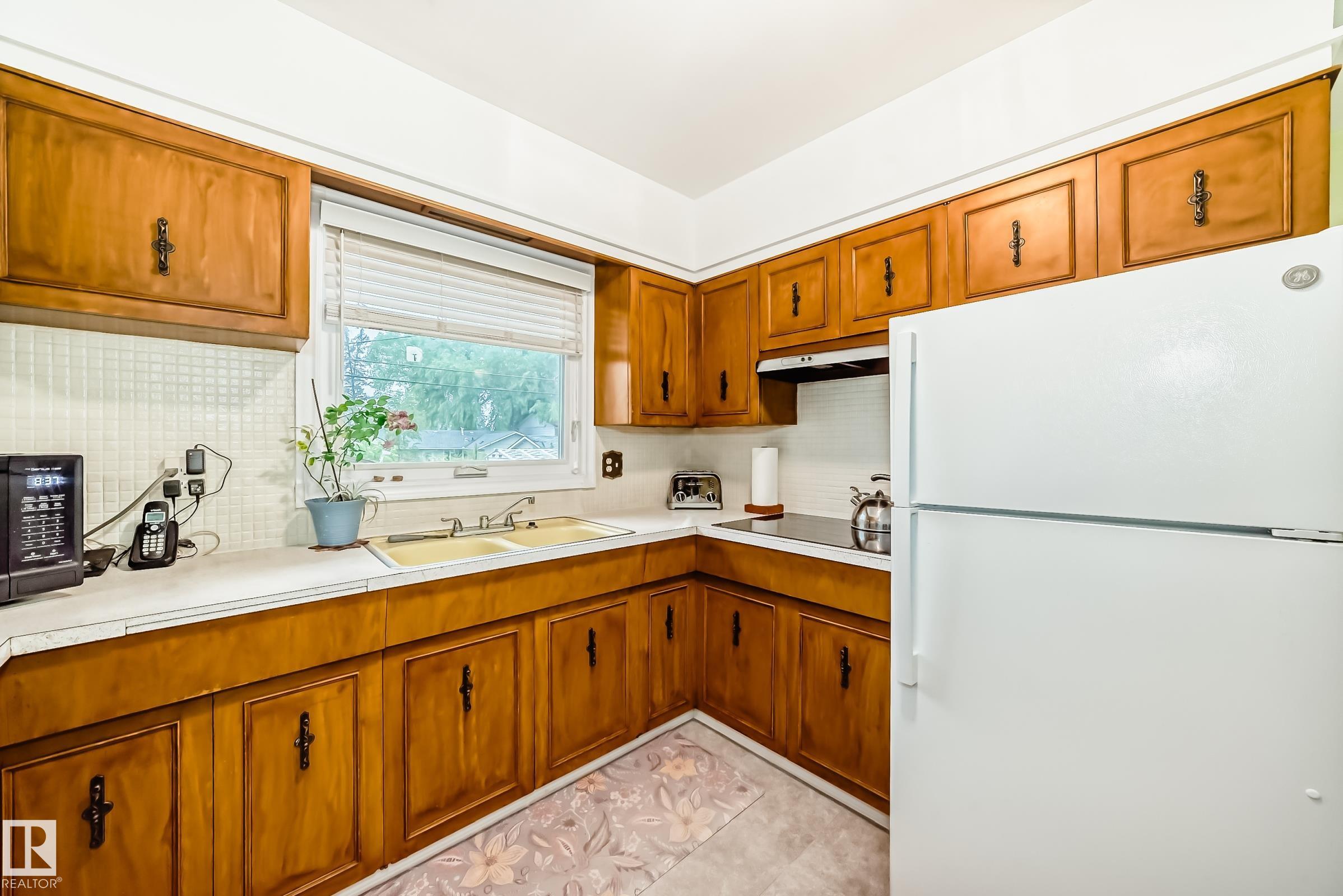 Photo 8 at 8006 159 Street NW, Elmwood, Edmonton