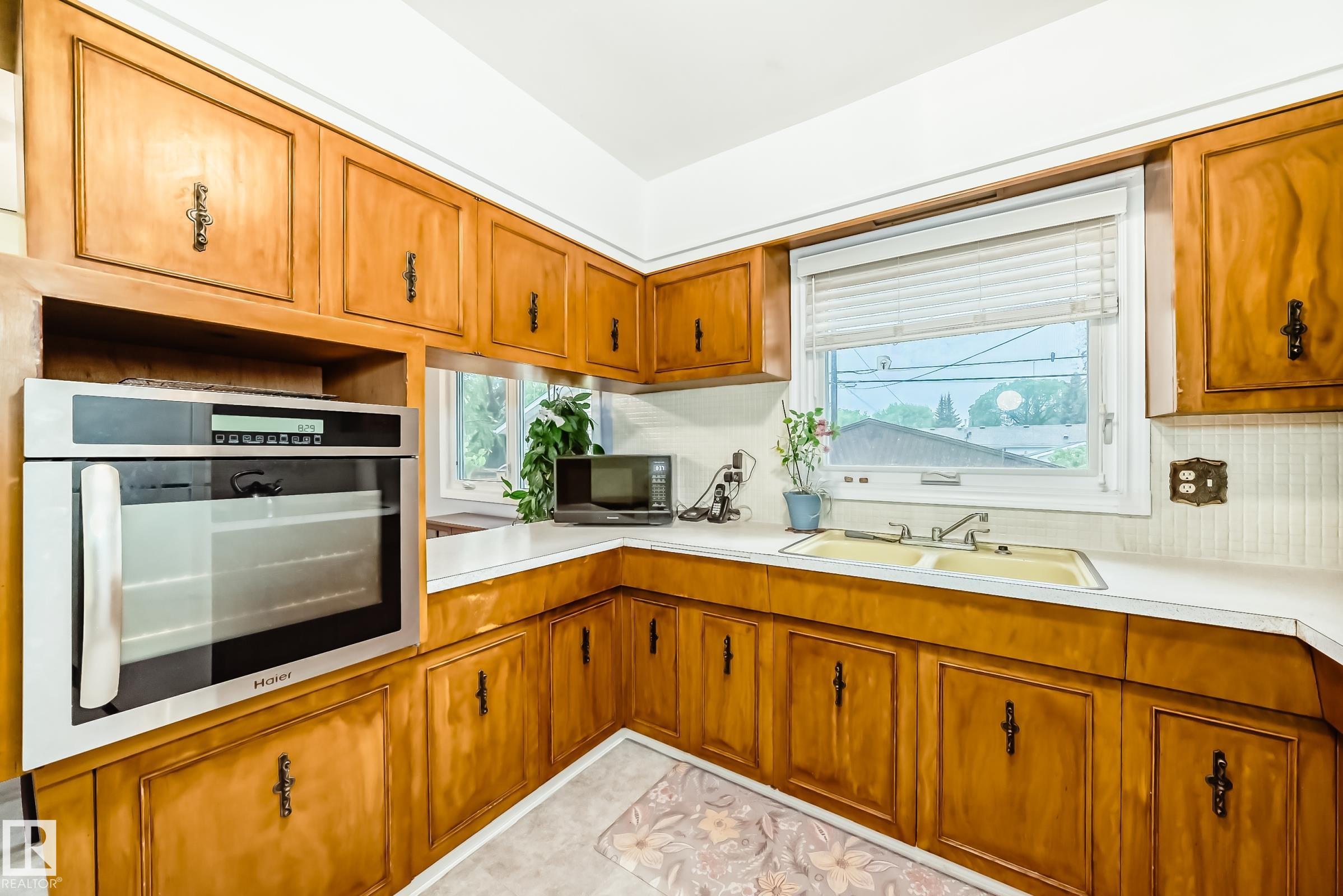 Photo 9 at 8006 159 Street NW, Elmwood, Edmonton
