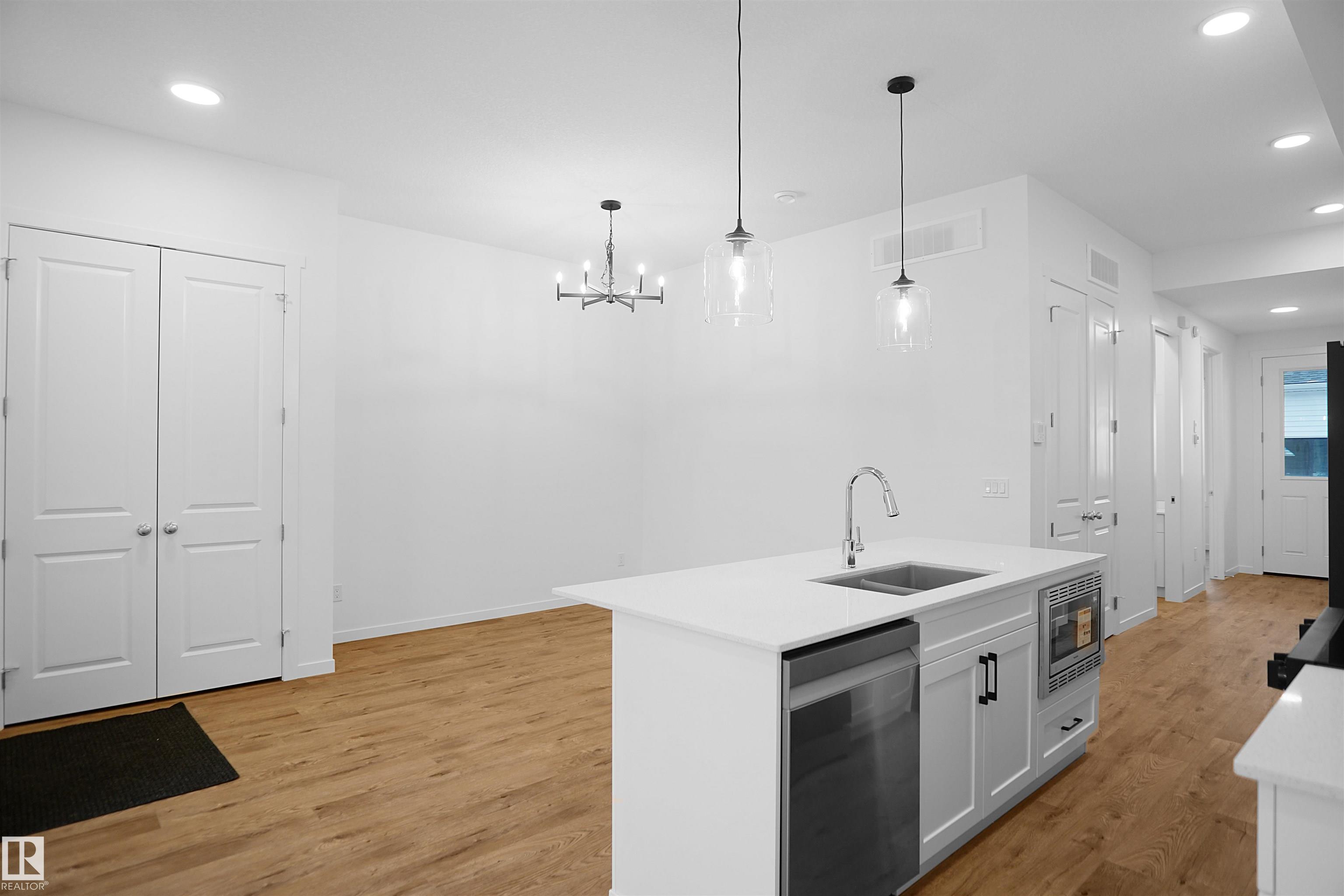Photo 11 at 20605 42 Avenue NW, Edgemont, Edmonton