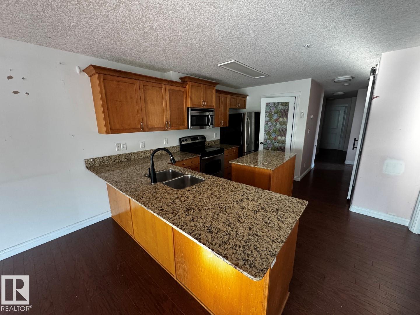 301 - 10235 116 Street NW, Wîhkwêntôwin, Edmonton