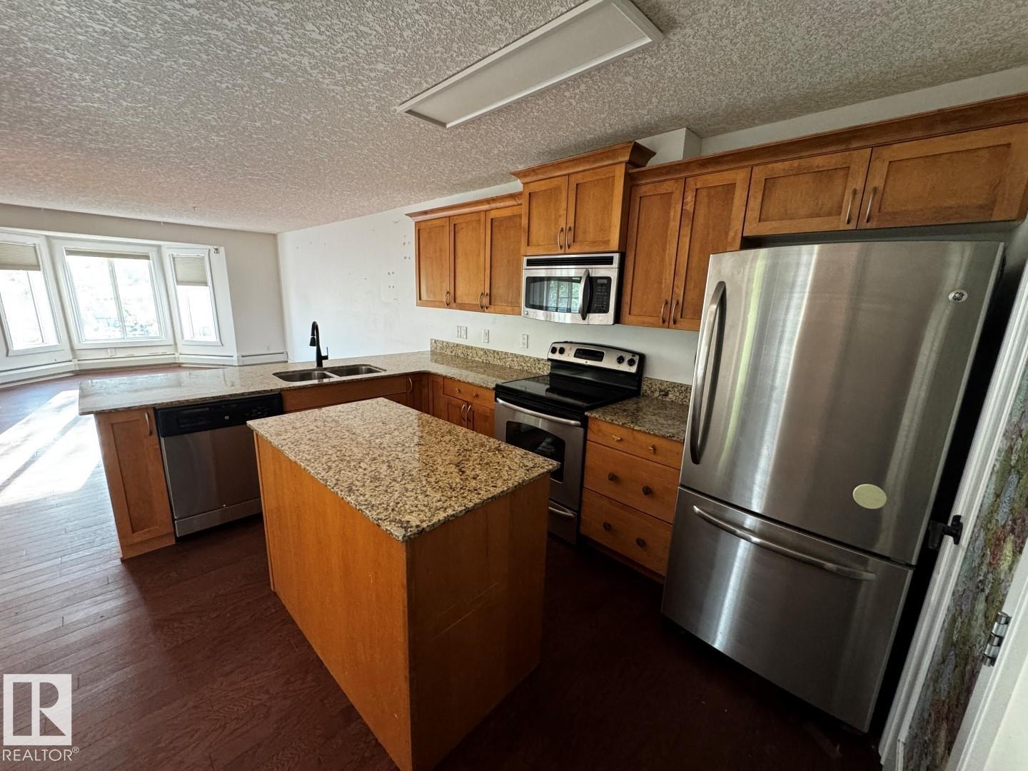 301 - 10235 116 Street NW, Wîhkwêntôwin, Edmonton