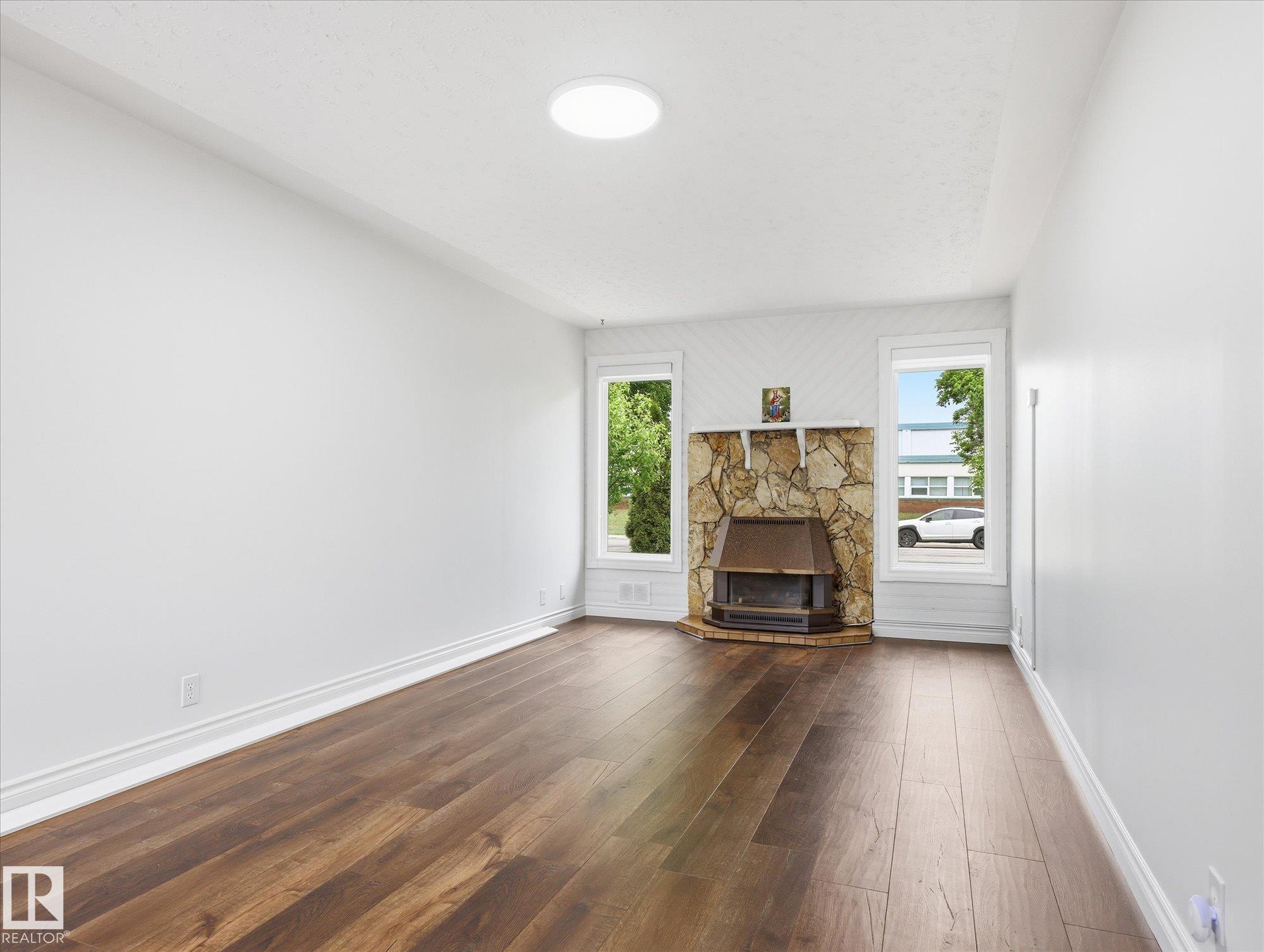 Photo 16 at 13316 136 Avenue NW, Wellington, Edmonton