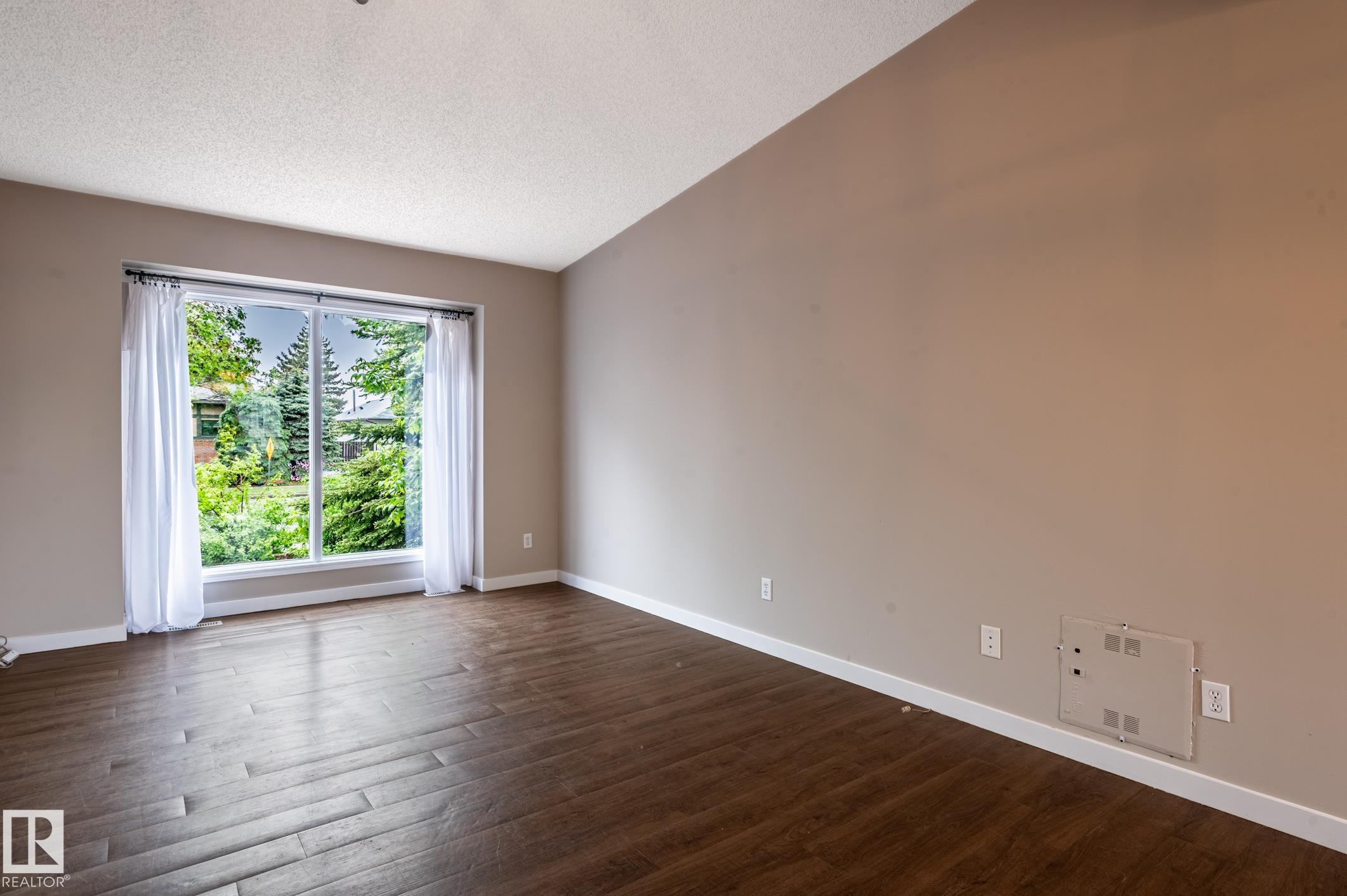 Photo 8 at 16811 91 Street NW, Klarvatten, Edmonton