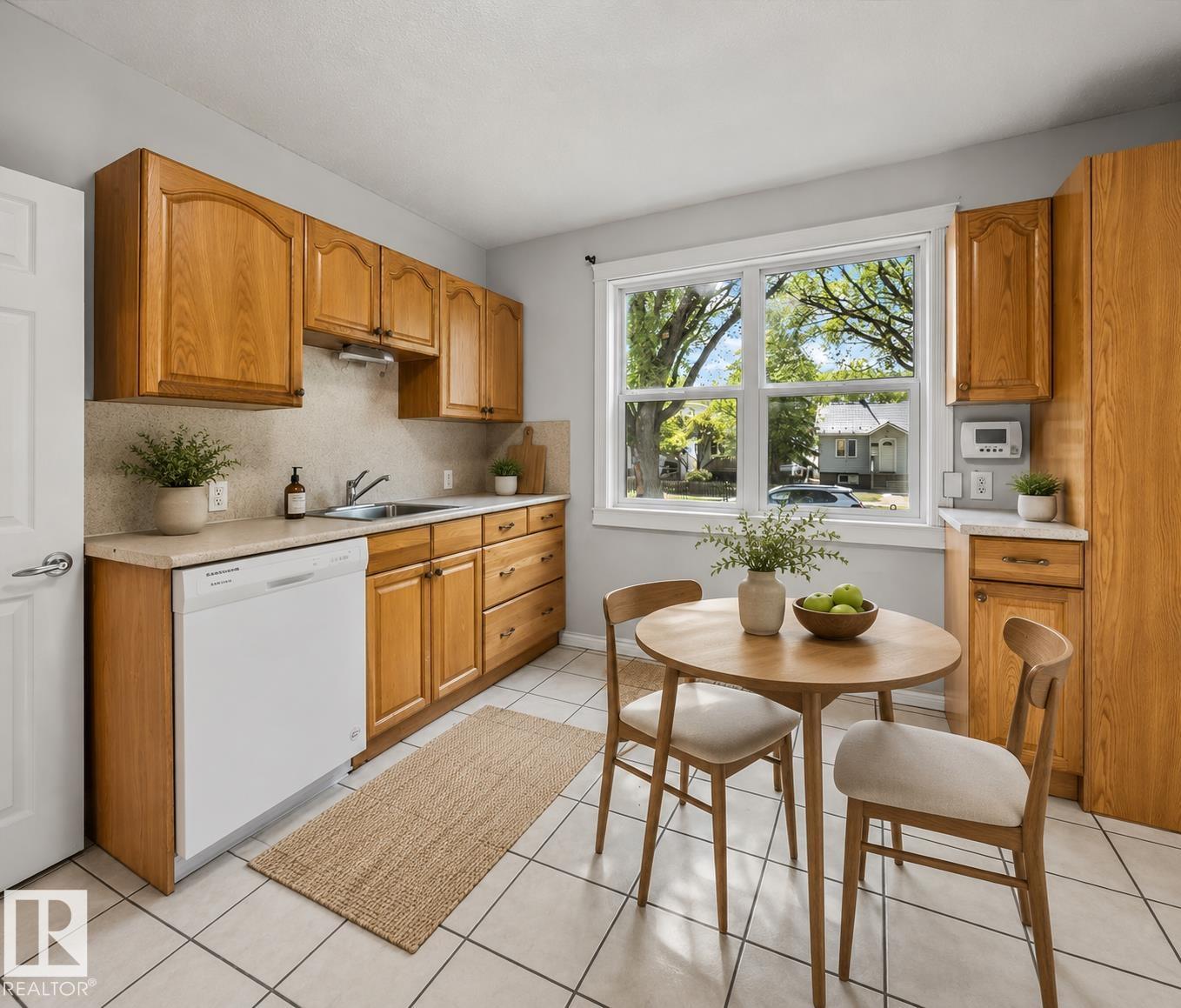 Photo 11 at 11241 84 Street NW, Parkdale, Edmonton